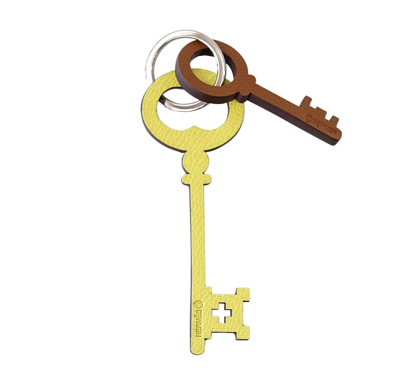 Hermes Petite h whimsical Key charm key ring.
Leather in gold and white.
Rear is souffre and gold.
Keyring is stamped Hermes Paris.

CONDITION:
NEW or NEVER WORN