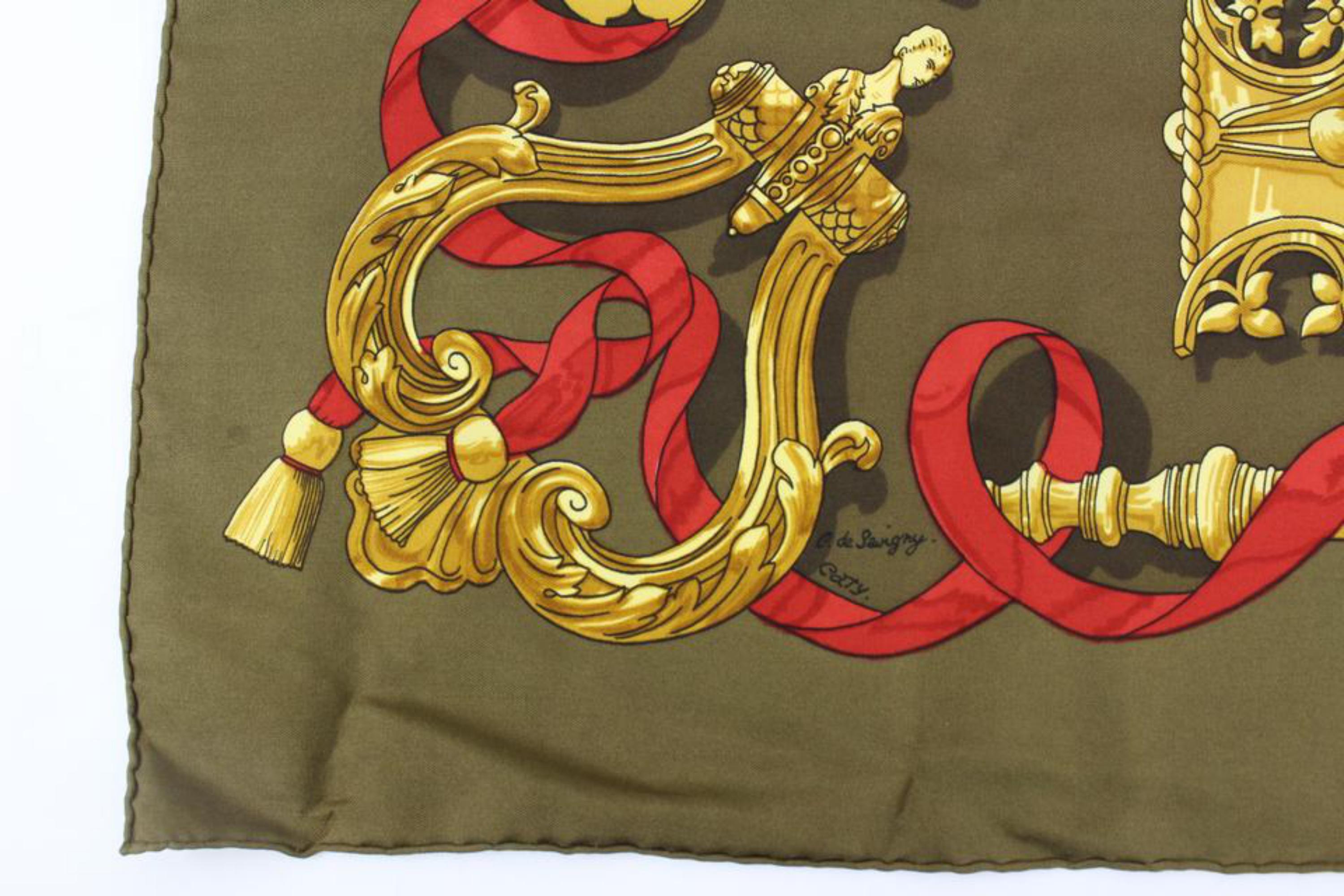 Women's Hermès Khaki Olive Green x Gold x Red Ferronnerie Silk Scarf 90 1h34s For Sale