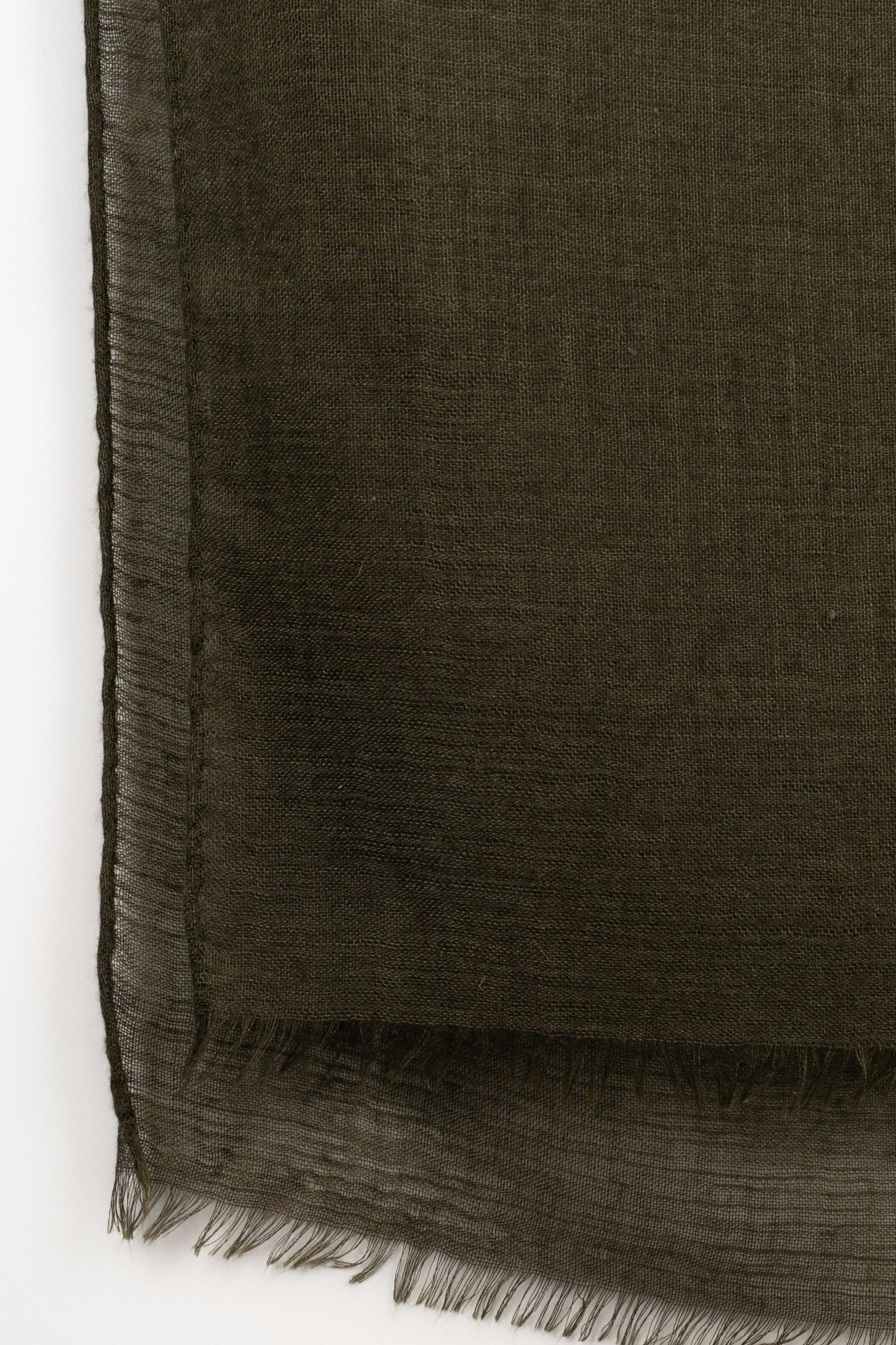 Hermès Khaki Silk and Cashmere Scarf In Excellent Condition For Sale In SAINT-OUEN-SUR-SEINE, FR