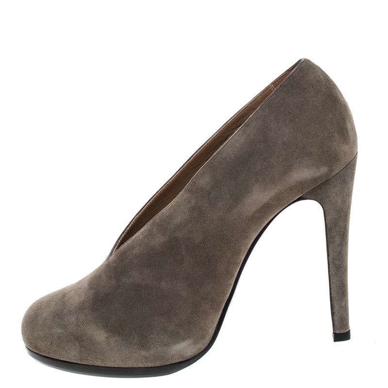 These classy pumps from Hermes are worth splurging on. Crafted from suede, they carry a khaki shade with round toes, comfortable insoles, and 12 cm heels. Walk in them and you are sure to have a blissful day.

Includes: Original Dustbag, Original