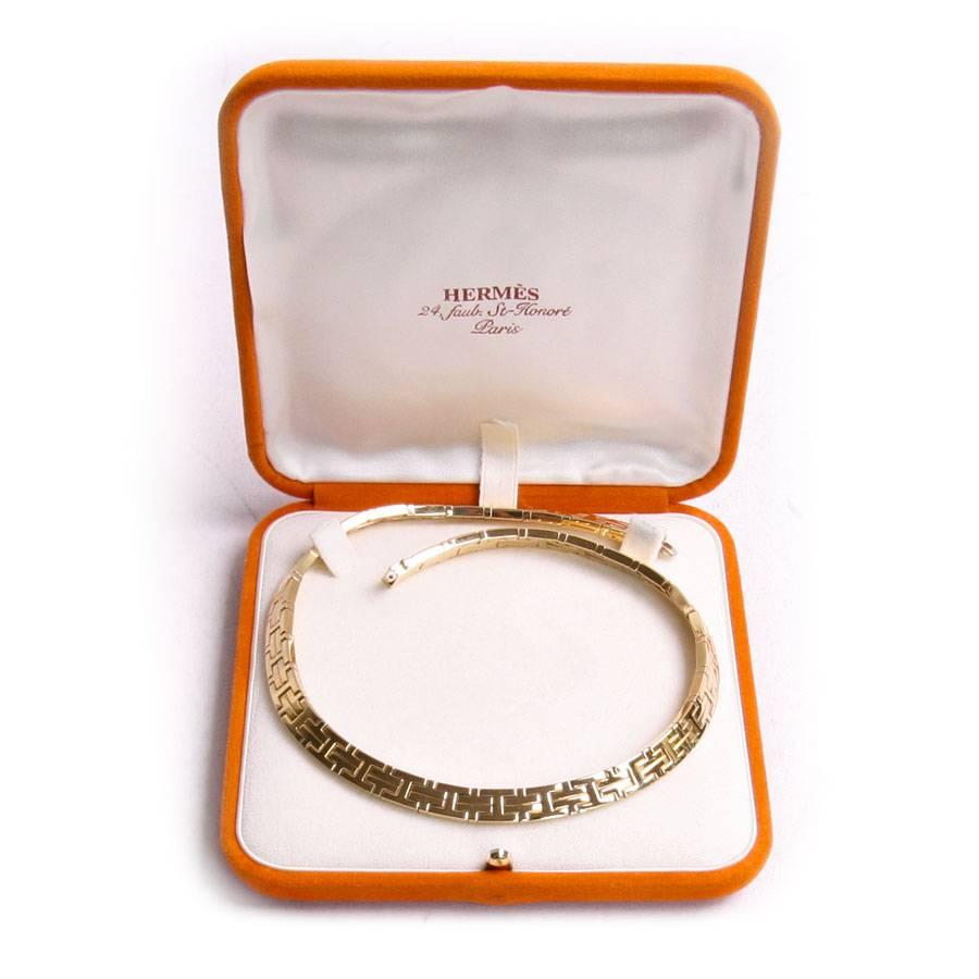 A must-have iconic Hermès necklace, model : Kilim in yellow gold 750
In very good condition
Comes from the Hermes sale (see on picture the S engraved)
Delivered in its original Hermès box
Thickness : 0,30cm
Weight : 98 grams

