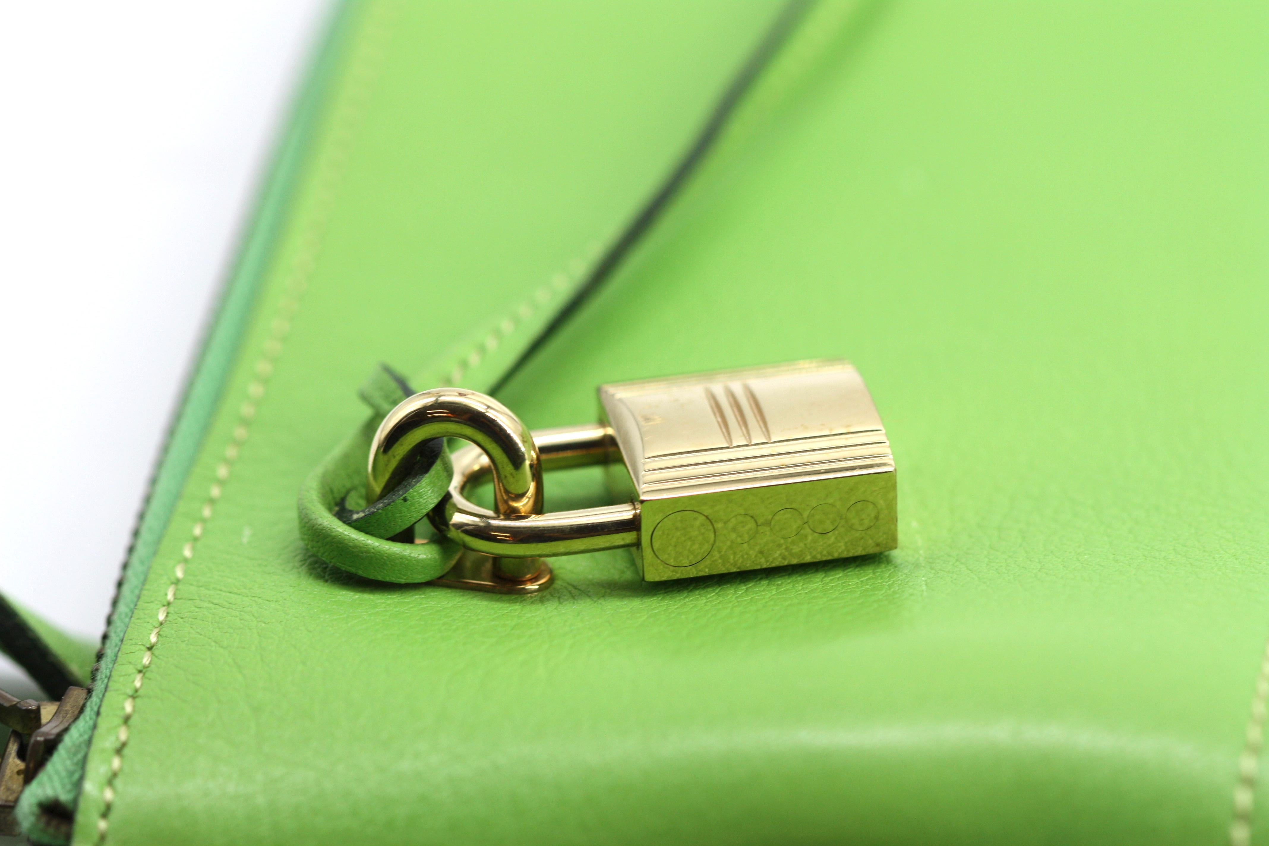 Hermes Kiwi Green Calfs Leather Shoulder Bag In Good Condition For Sale In West Palm Beach, FL