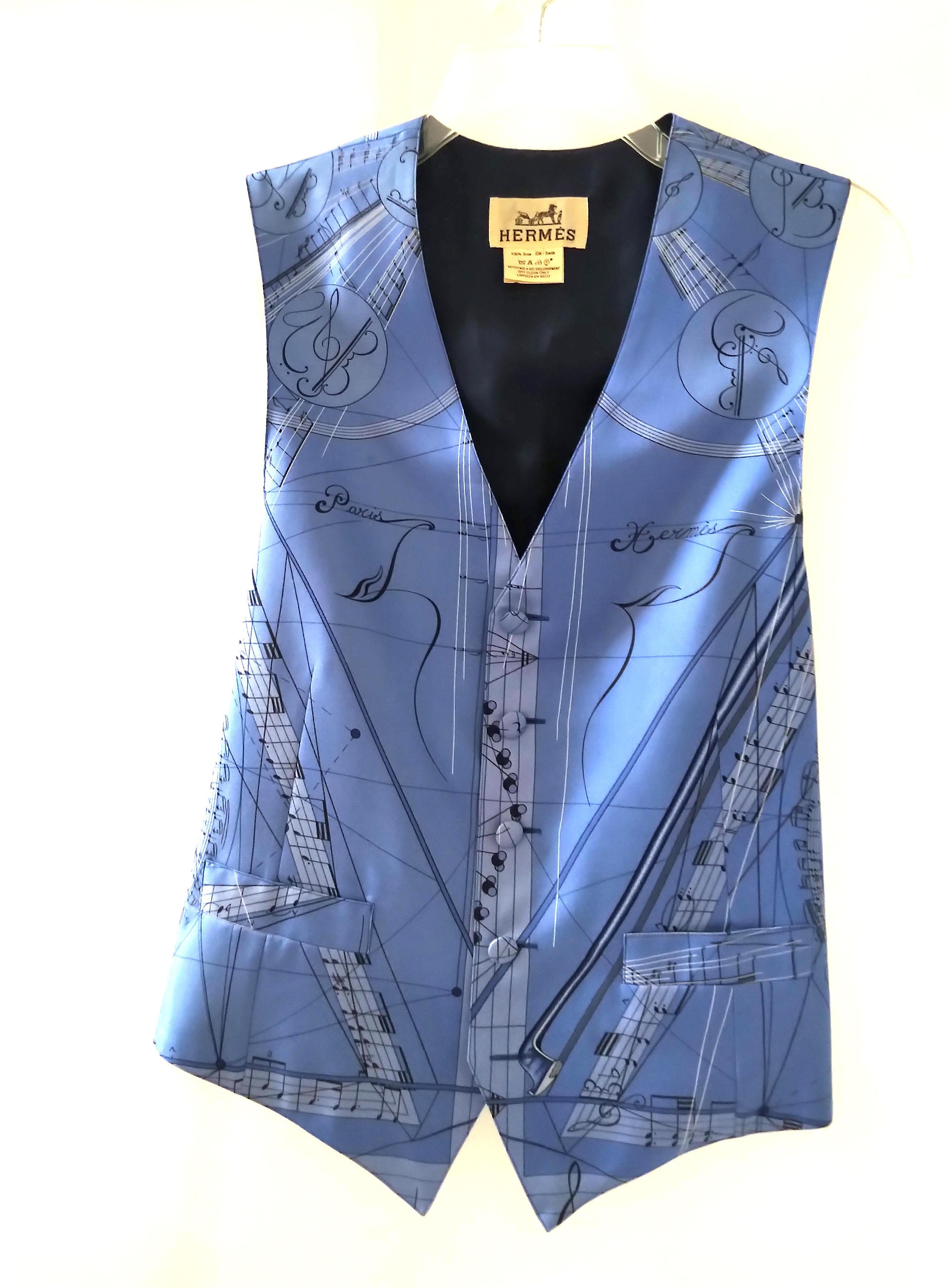 Hermès La Musique French Azure Blue 100% Silk Scarf Print Vest FR 38/ US 4 6 In Excellent Condition For Sale In Ormond Beach, FL
