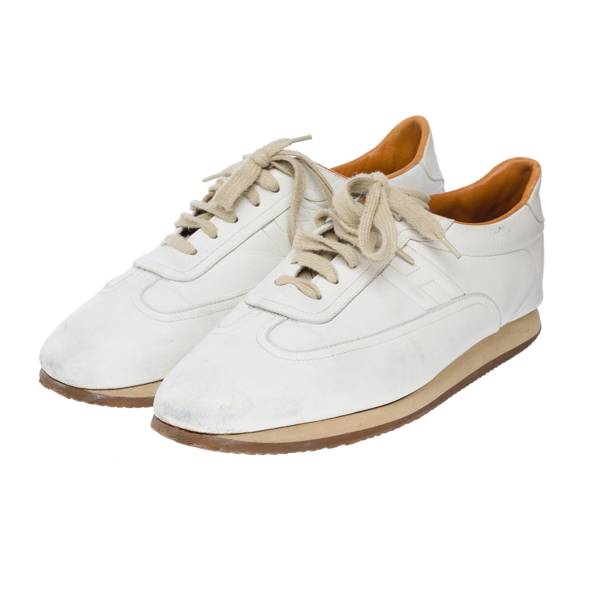 Hermès​ ​Lace-Up​ ​Sneakers​ ​in​ ​white​ ​calfskin​ ​leather

Outsole:​ ​Rubber​ ​tread
Signature:​ ​“Hermès​ ​Paris,​ ​Made​ ​in​ ​Italy”
Size:​ ​44​ ​(US​ ​10.5)

Reference:​ ​102212

General​ ​condition:​ ​6.5/10
In​ ​very​ ​good​ ​condition​