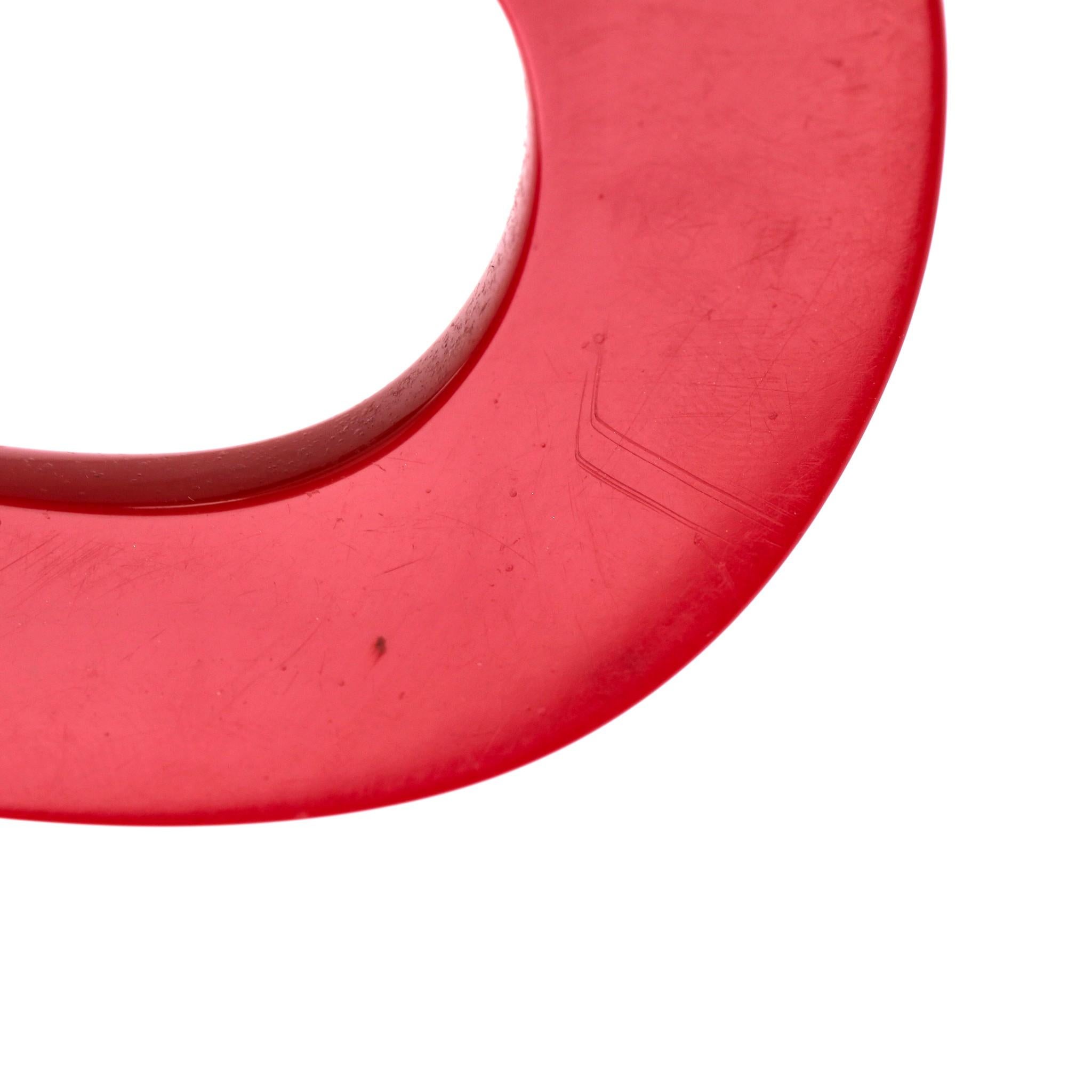 Hermes Lacquered Buffalo Horn Isthme Pendant Necklace

Large ring dis pendant designed with half buffalo horn and half lacquered red.

Featuring brown adjustable waxed cotton strap and 'Hermes' engravement to the pendant.

Size – One Size

Condition