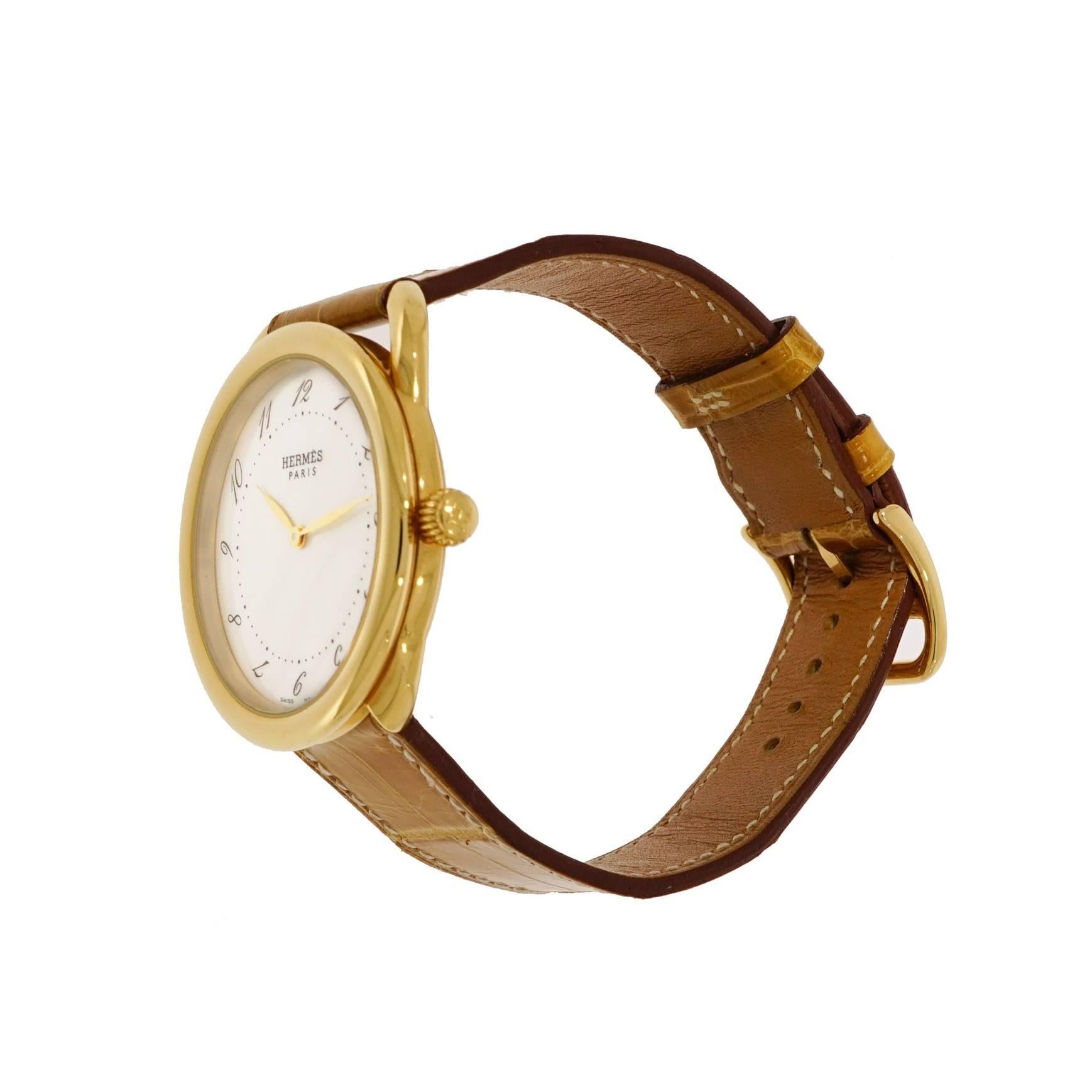 Hermes Ladies Yellow Gold Arceau quartz Wristwatch In New Condition In Greenwich, CT