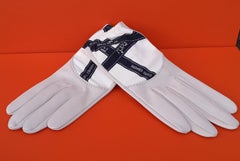 Beautiful Hermès Leather Gloves Ribbon Printed White and Black Size 7