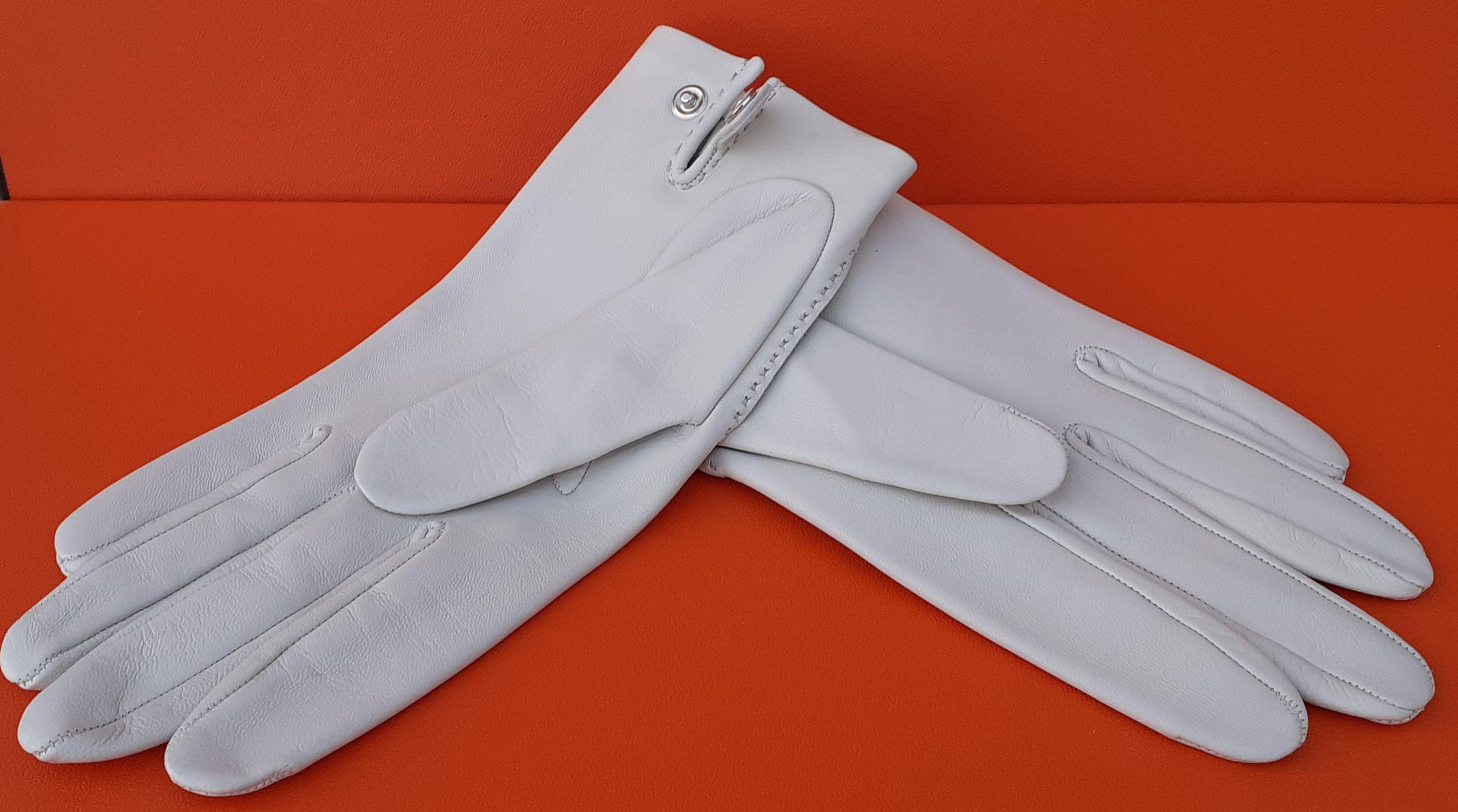 Magnifiques gants en cuir Hermès avec ruban imprimé blanc et noir Taille 7 en vente 3