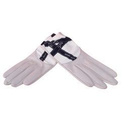Vintage Hermès Lamskin Leather Gloves Ribbon Printed White and Black Size 7