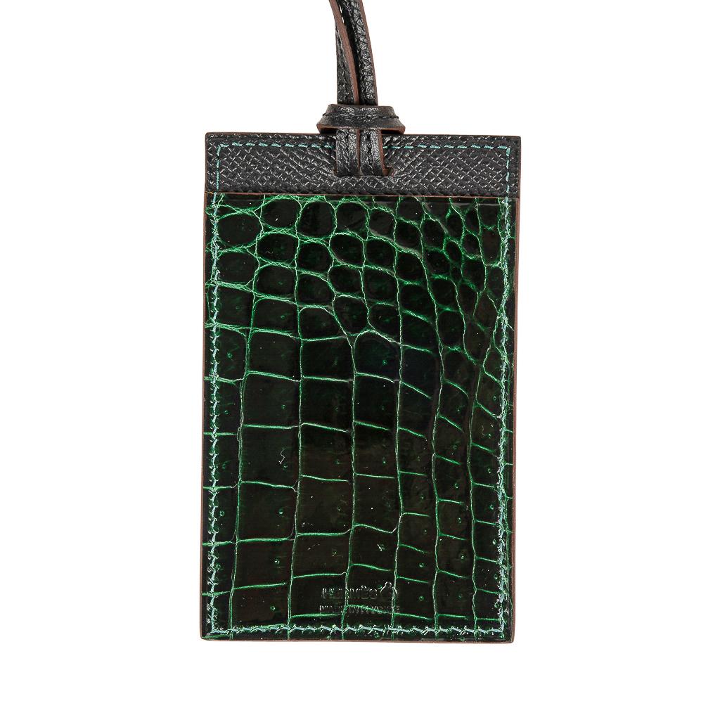 Hermès - Porte-cartes bicolore avec cordon, en crocodile marin vert foncé et cuir Epsom noir  en vente 1