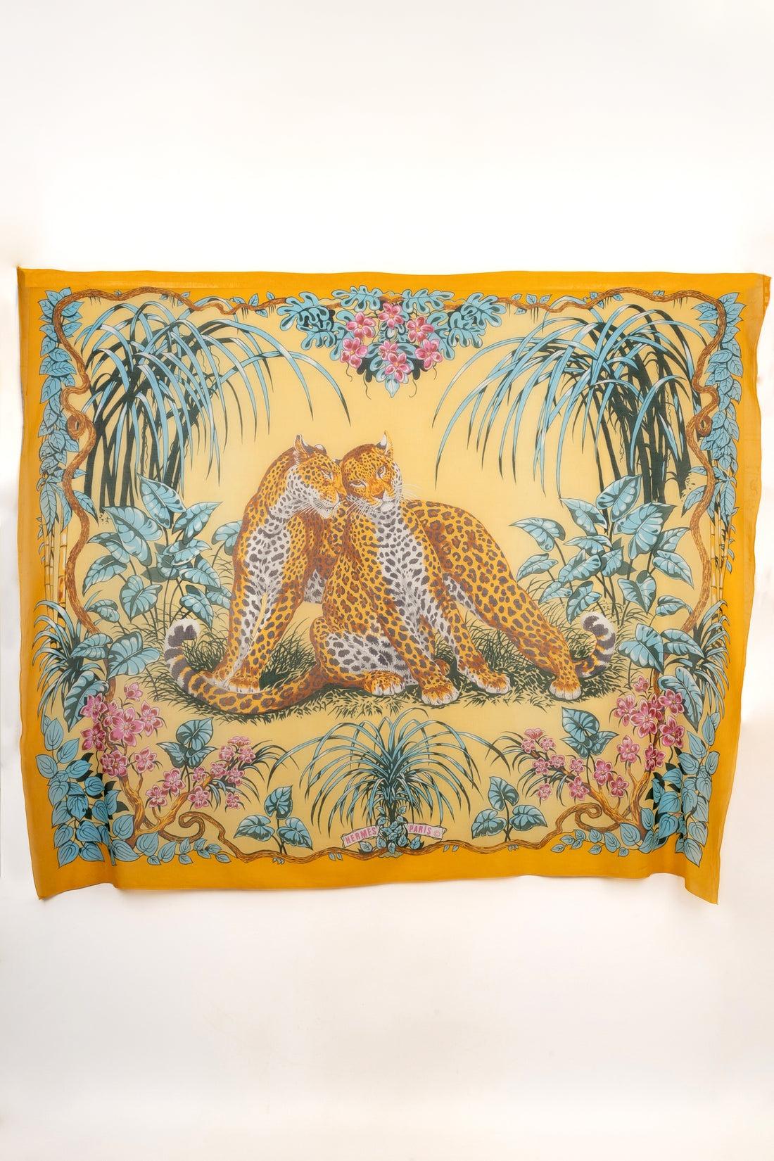 Hermès - (Made in France) Large cotton cheesecloth pareo / stole with the 'Jungle Love' theme designed by Robert Dallet.

Additional information:
Condition: Very good condition
Dimensions: 135 cm x 170 cm

Seller Reference: FFH58
