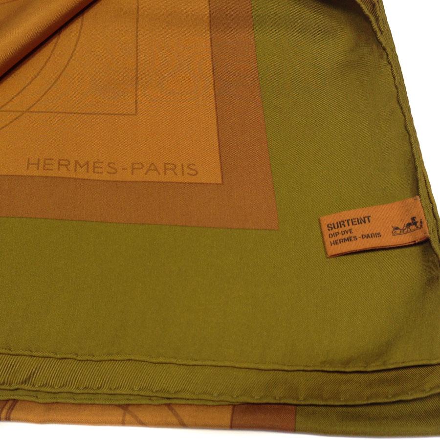 HERMES Large Shawl in Brown Silk  In Excellent Condition In Paris, FR