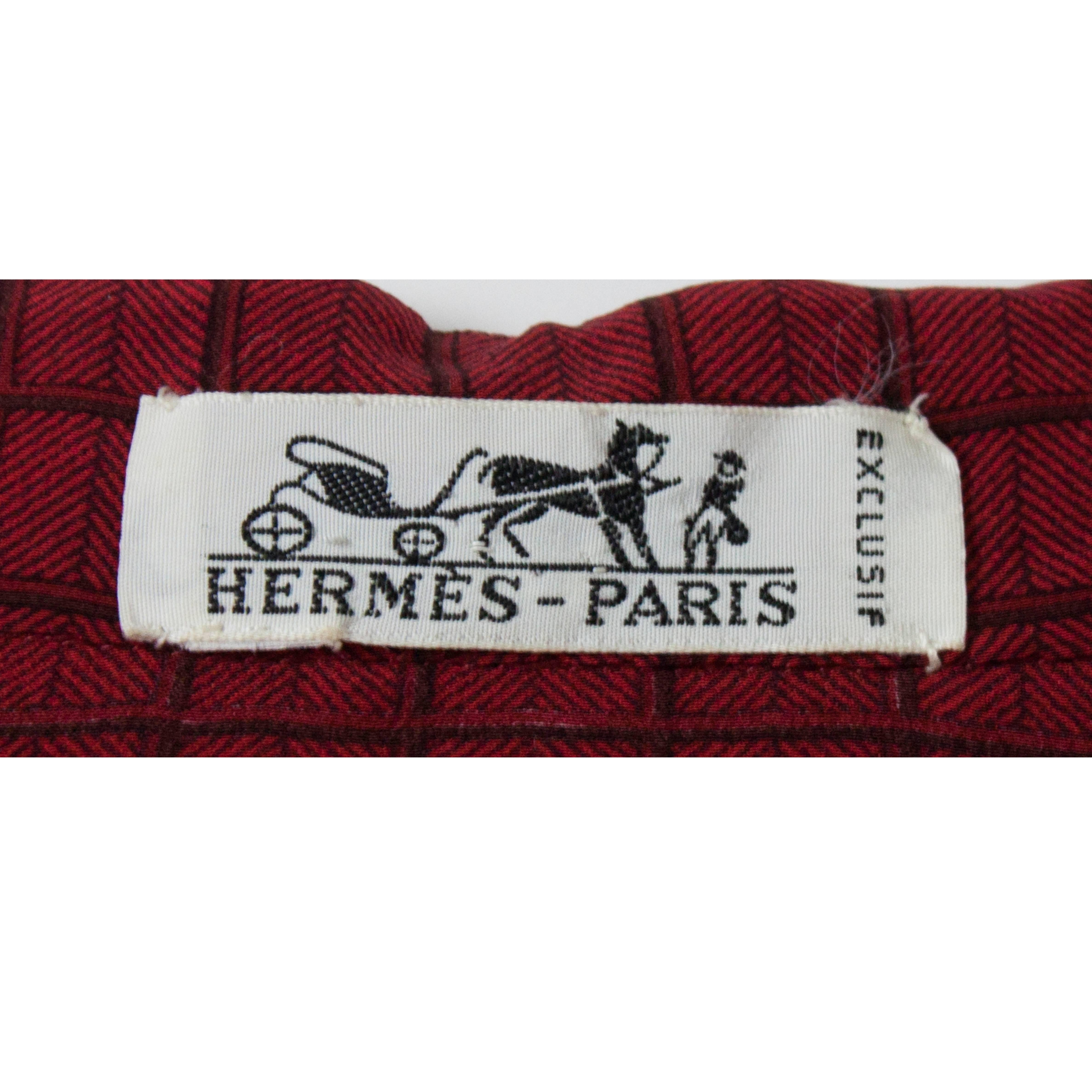 Hermès lattice print silk ensemble, circa 1970s 3