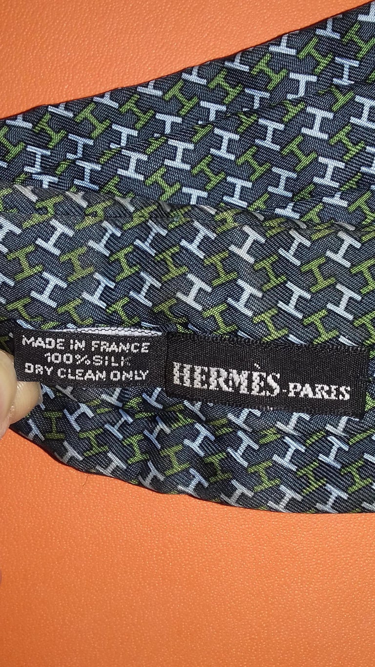 Hermès Lavallière Ascot Tie Cravat Man's Scarf H printed 100% Silk at  1stDibs | hermes ascot scarf