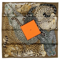Pañuelo de seda Hermès Lazy Leopardess Bronce