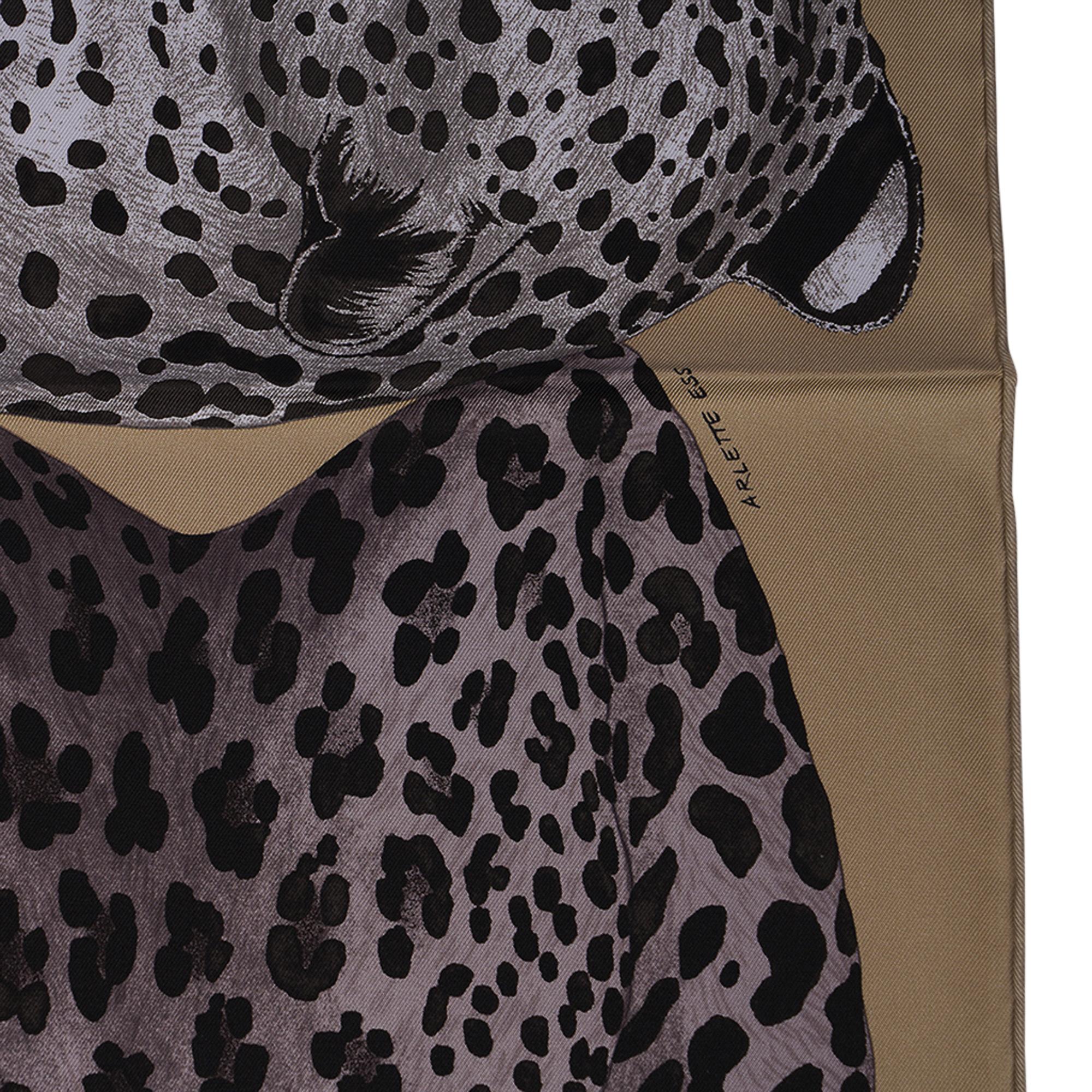 Sciarpa di seta Hermes Lazy Leopardesses Cammello Antracite Fauve  90 in vendita 7