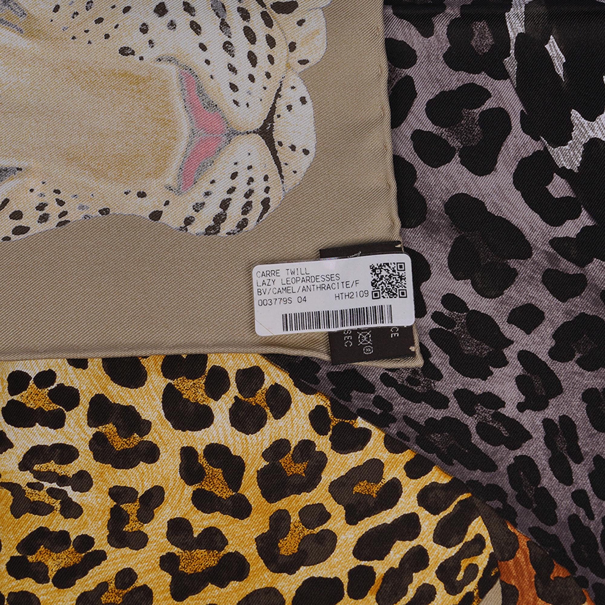 Sciarpa di seta Hermes Lazy Leopardesses Cammello Antracite Fauve  90 in vendita 11