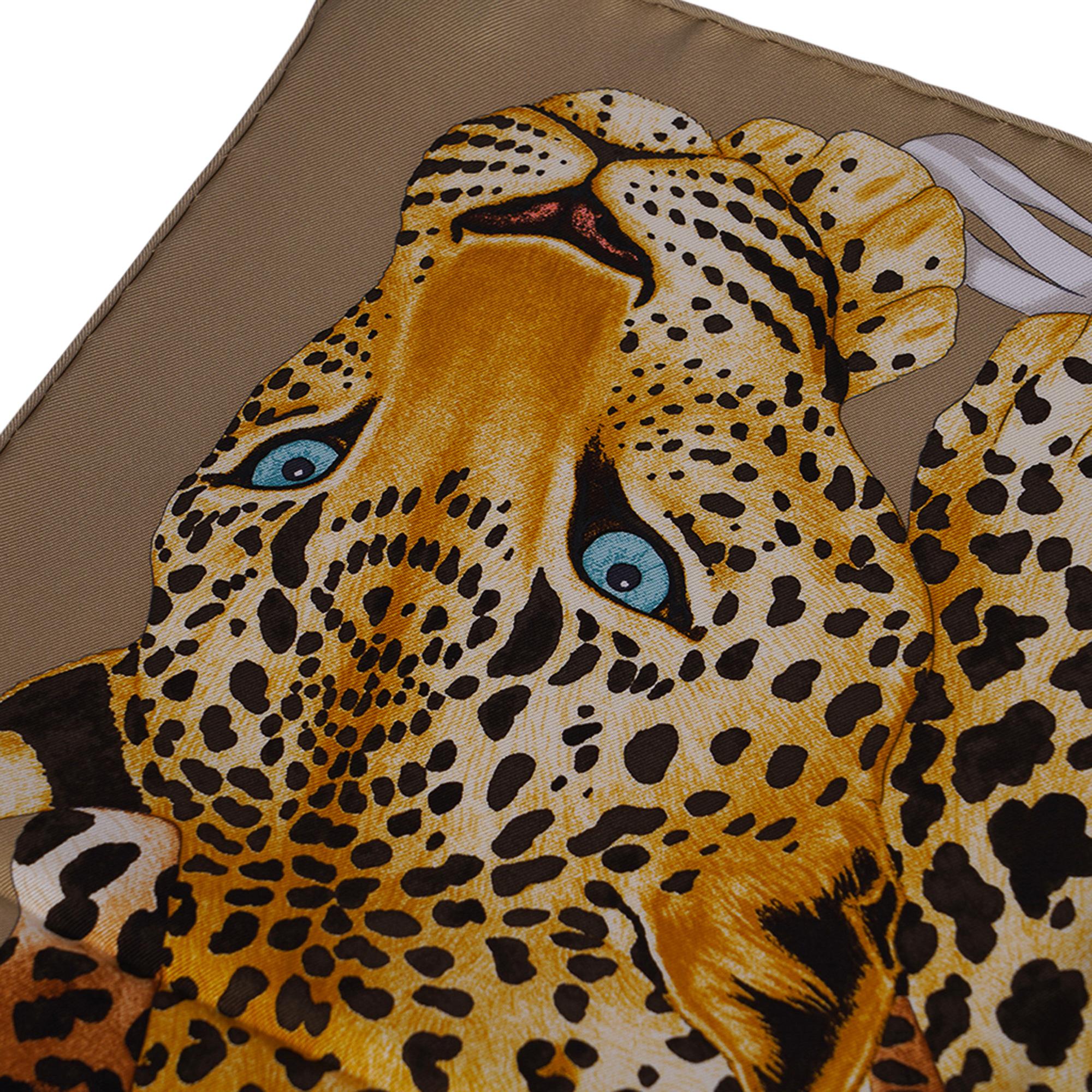 Nero Sciarpa di seta Hermes Lazy Leopardesses Cammello Antracite Fauve  90 in vendita