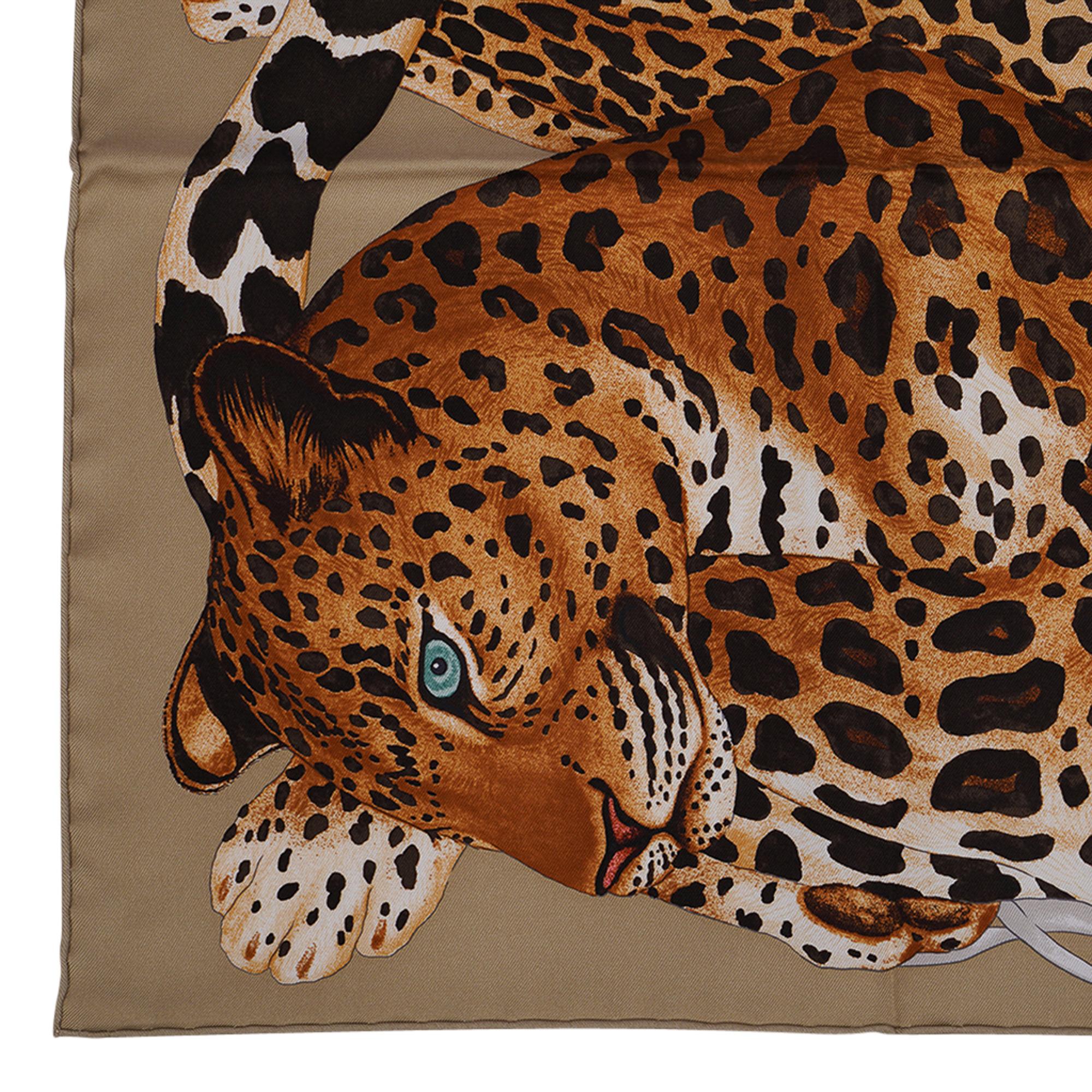 Sciarpa di seta Hermes Lazy Leopardesses Cammello Antracite Fauve  90 In condizioni Nuovo in vendita a Miami, FL
