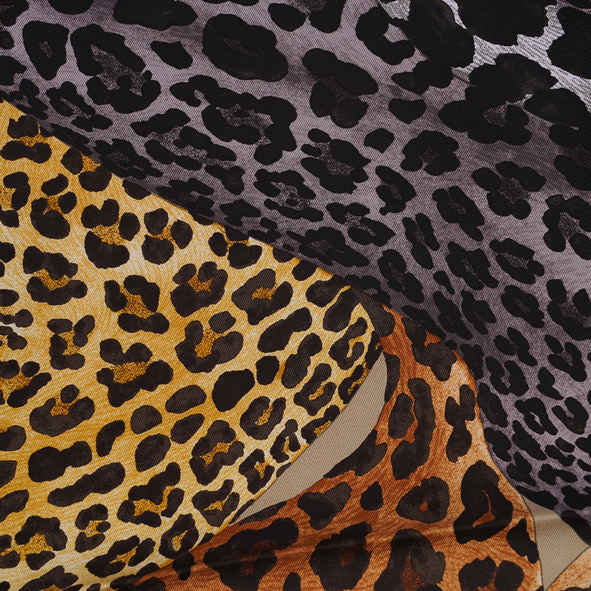 Donna Sciarpa di seta Hermes Lazy Leopardesses Cammello Antracite Fauve  90 in vendita