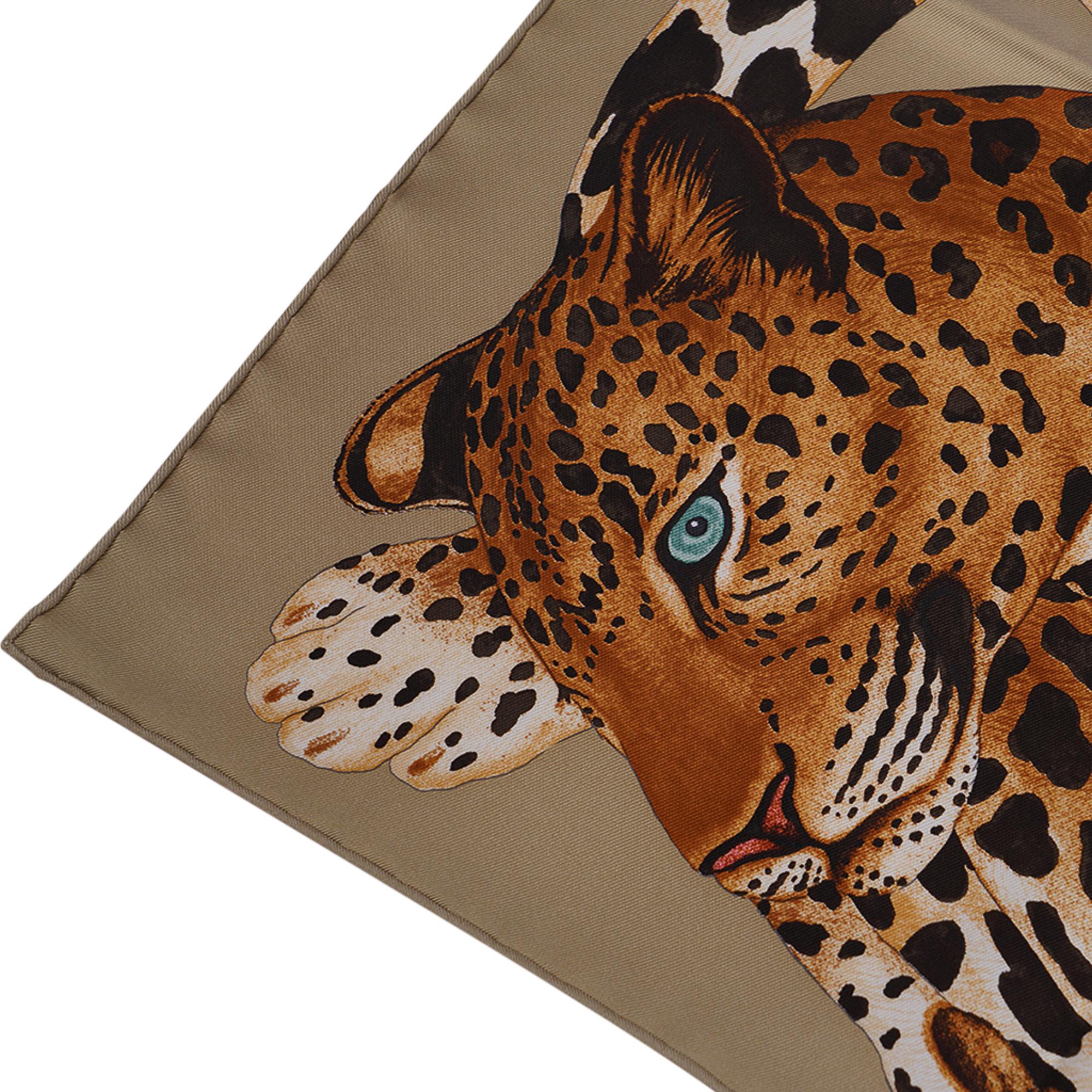 Sciarpa di seta Hermes Lazy Leopardesses Cammello Antracite Fauve  90 in vendita 4