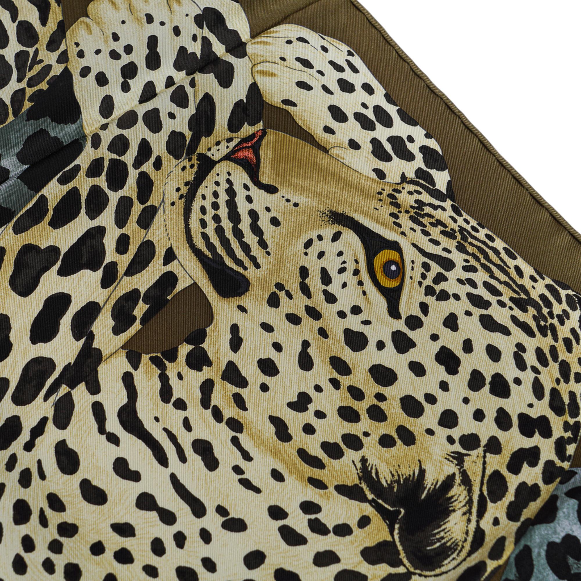 Hermes Lazy Leopardesses Kaki Fonce / Anthracite / Beige Scarf 90 For Sale 2