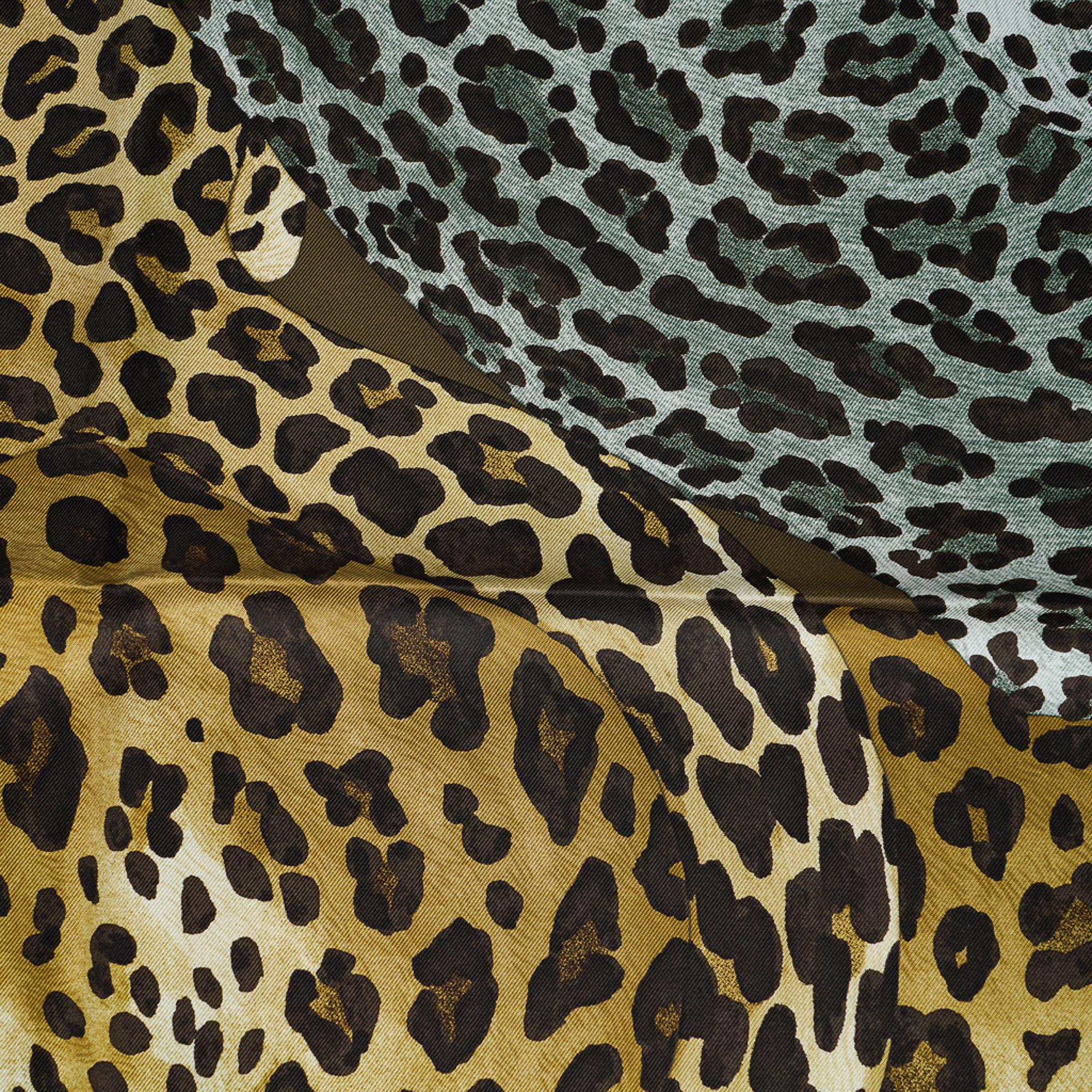Hermès Lazy Leopardesses Kaki Fonce / Anthracite / Beige - Écharpe 90 en vente 5
