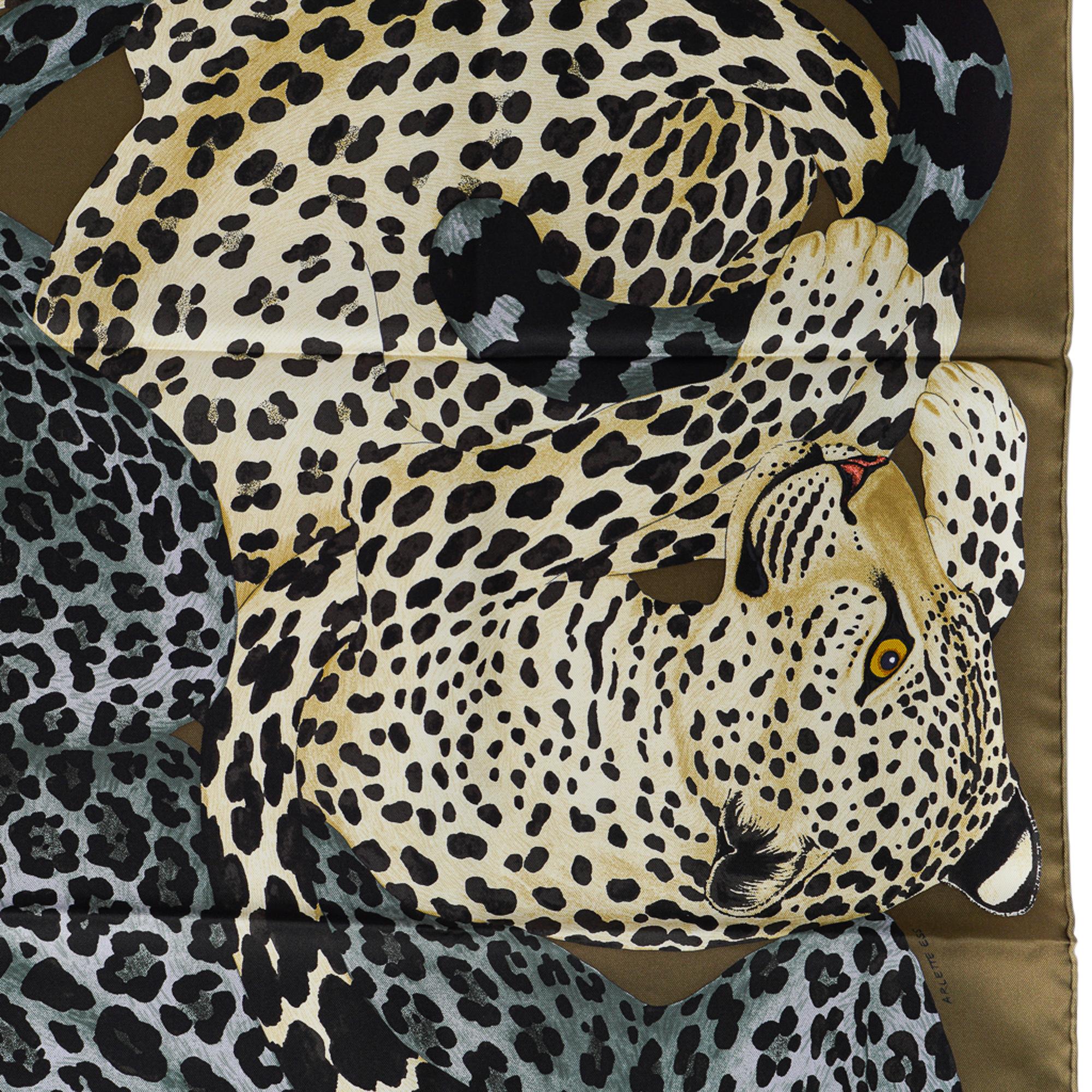 Hermès Lazy Leopardesses Kaki Fonce / Anthracite / Beige - Écharpe 90 en vente 7