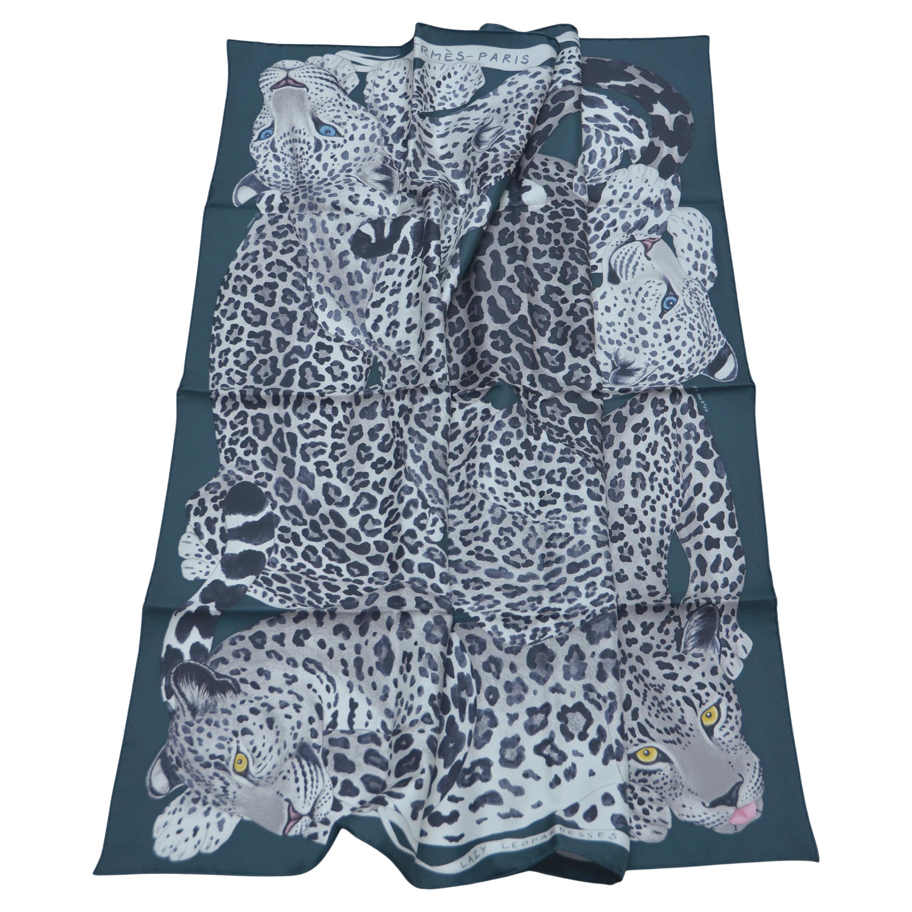 Hermes   Leopardas perezosas  pañuelo de seda
Negro/Gris/Ant      
NUEVO con etiquetas
VENTA FINAL 