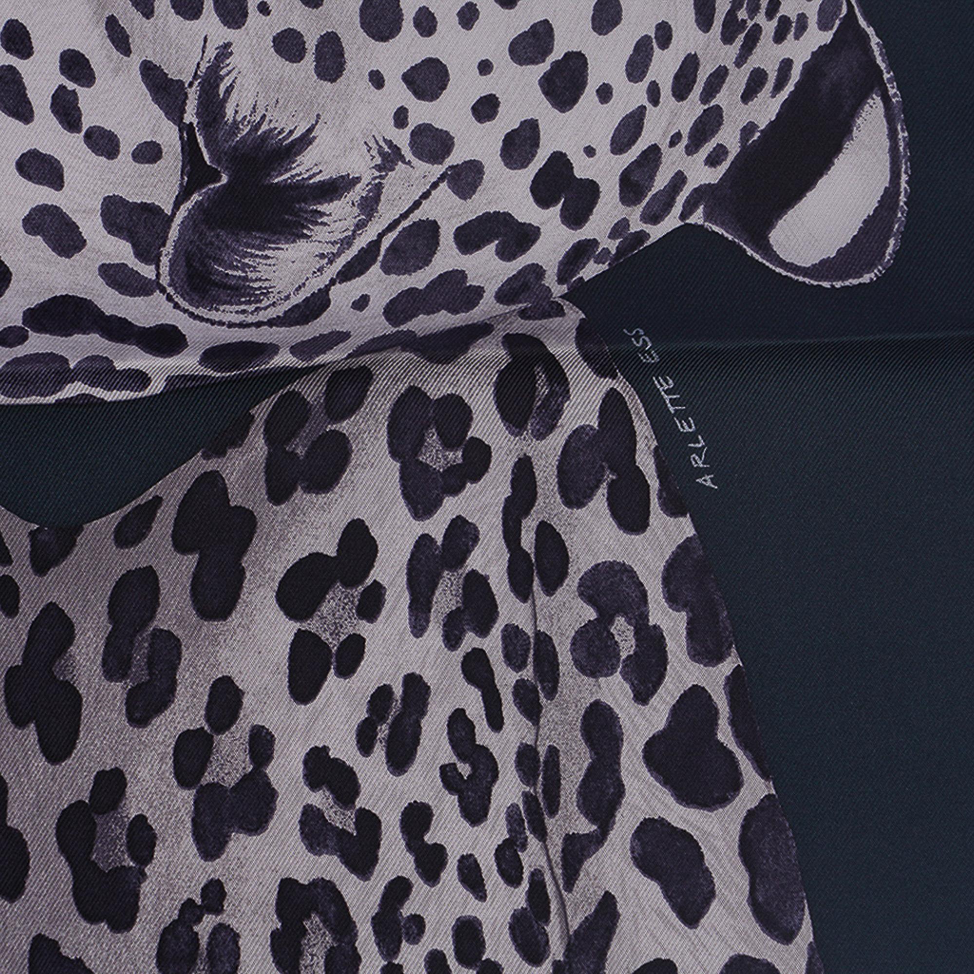 Hermes Lazy Leopardesses Scarf Vert Noir/ Gris Silk 90 New w/Box For Sale 4