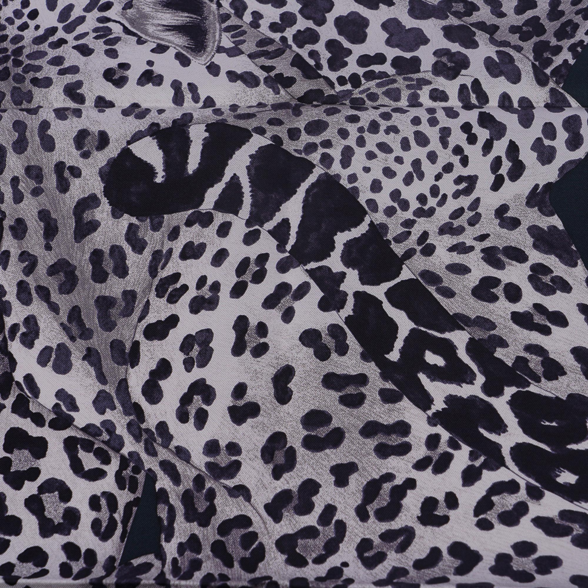 Hermes Lazy Leopardesses Scarf Vert Noir/ Gris Silk 90 New w/Box For Sale 7