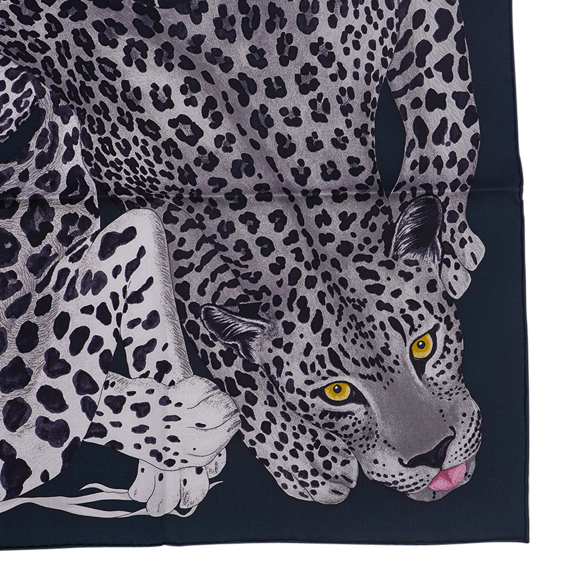 Hermes Lazy Leopardesses Foulard Vert Noir/ Gris Silk 90 New w/Box Neuf - En vente à Miami, FL