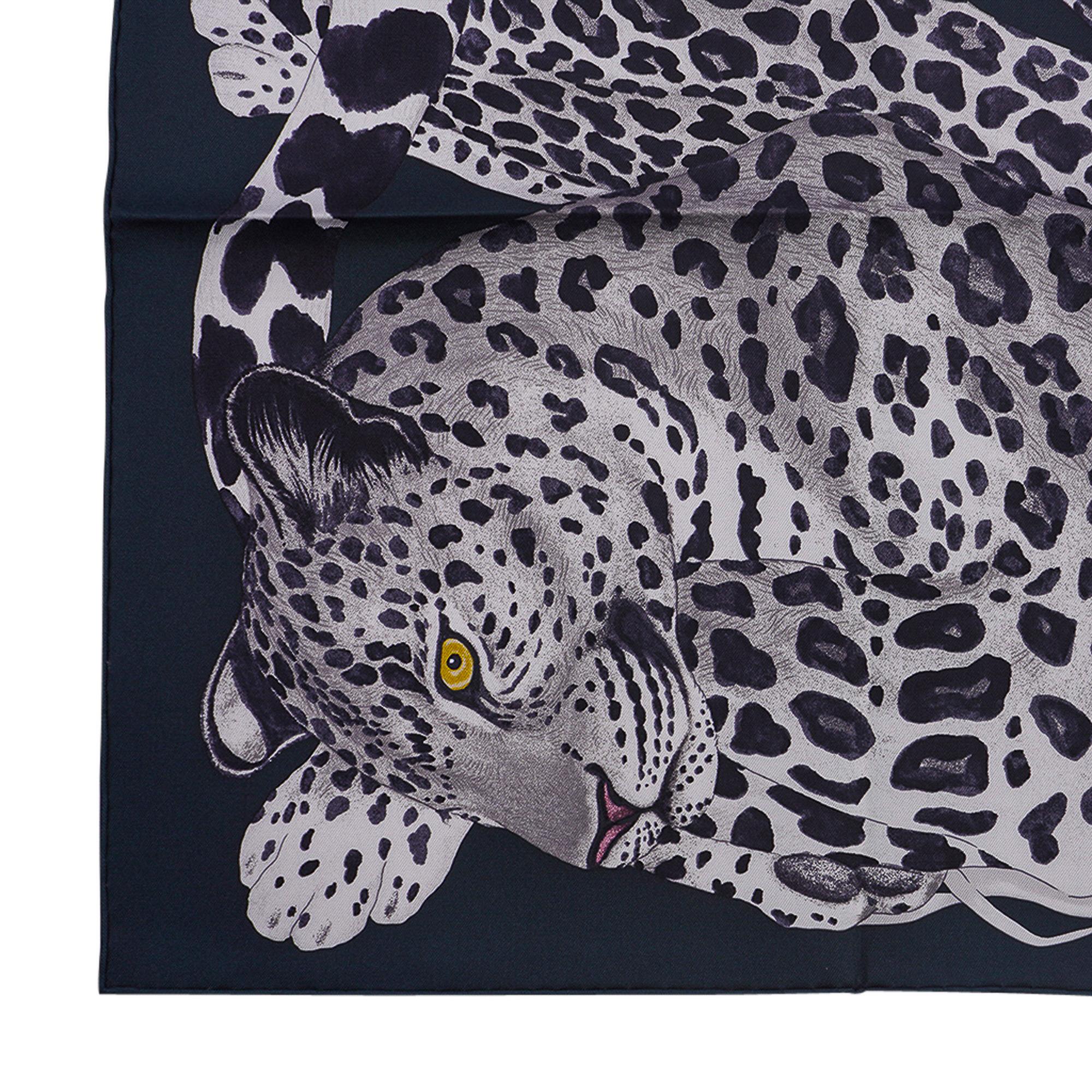 Hermes Lazy Leopardesses Scarf Vert Noir/ Gris Silk 90 New w/Box In New Condition For Sale In Miami, FL