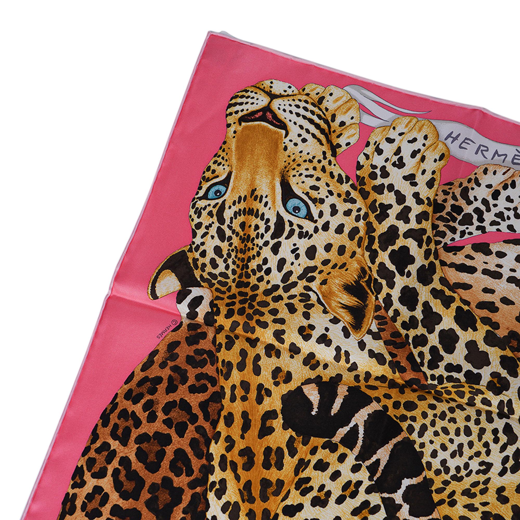 Pañuelo de seda Hermes Lazy Leopardesses 90 Rose Vif Anthracite Miel en venta 5