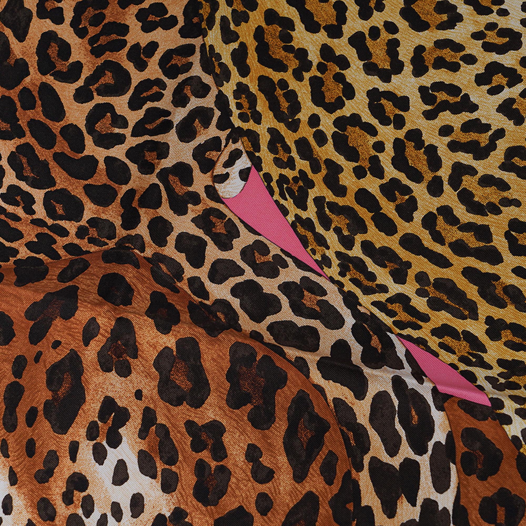 Pañuelo de seda Hermes Lazy Leopardesses 90 Rose Vif Anthracite Miel en venta 8