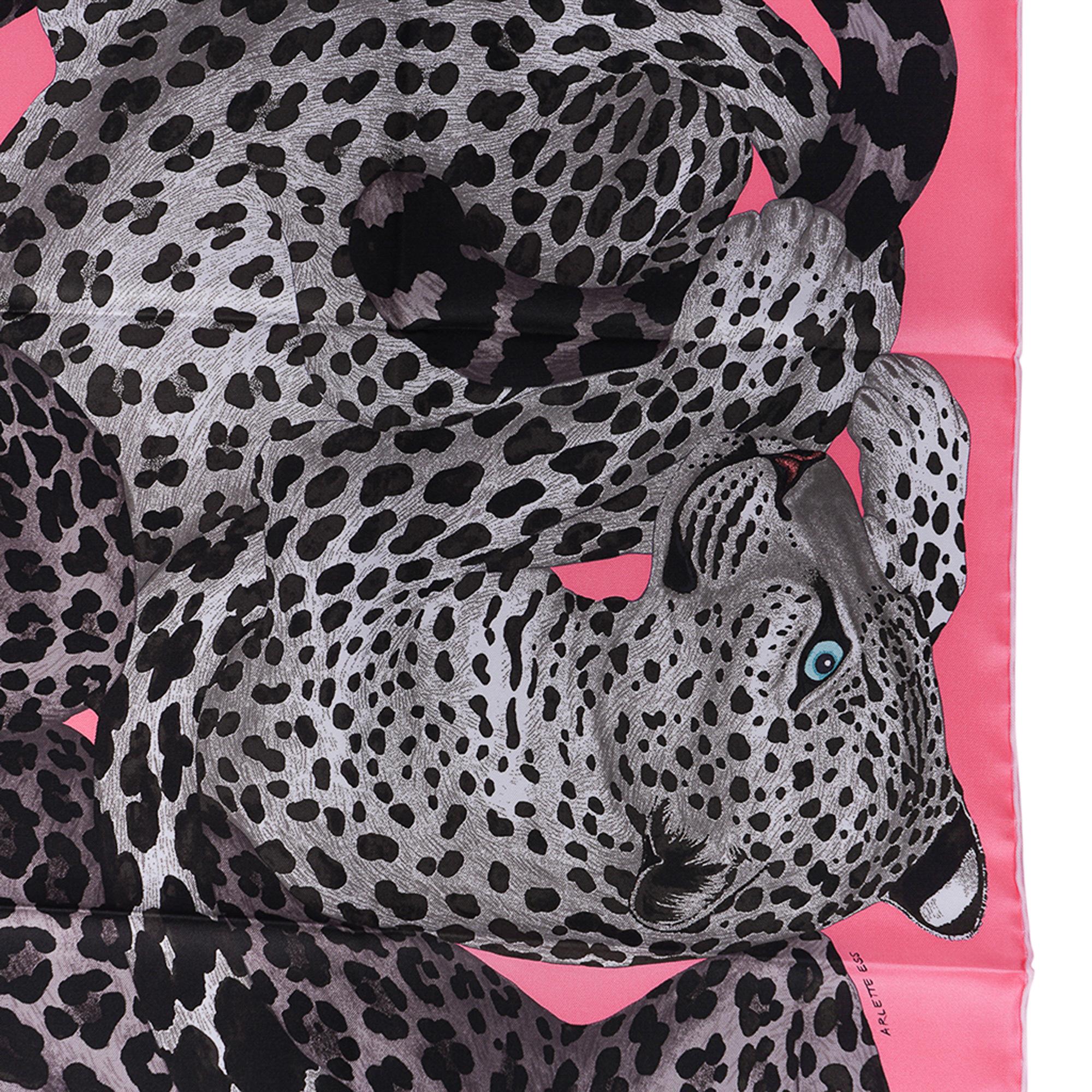 Pañuelo de seda Hermes Lazy Leopardesses 90 Rose Vif Anthracite Miel Marrón en venta