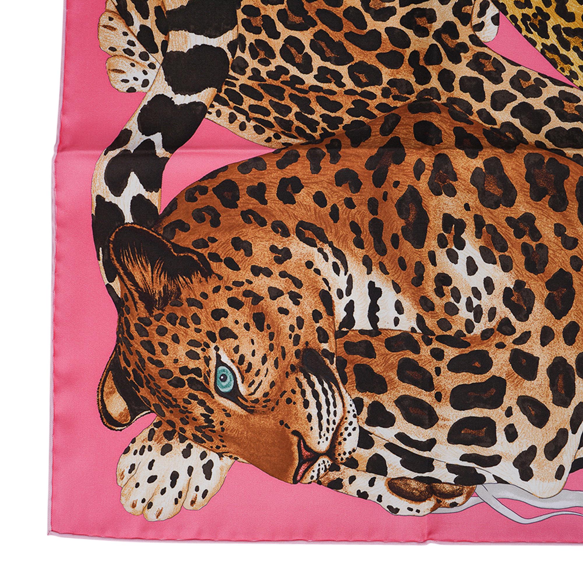 Pañuelo de seda Hermes Lazy Leopardesses 90 Rose Vif Anthracite Miel en venta 1