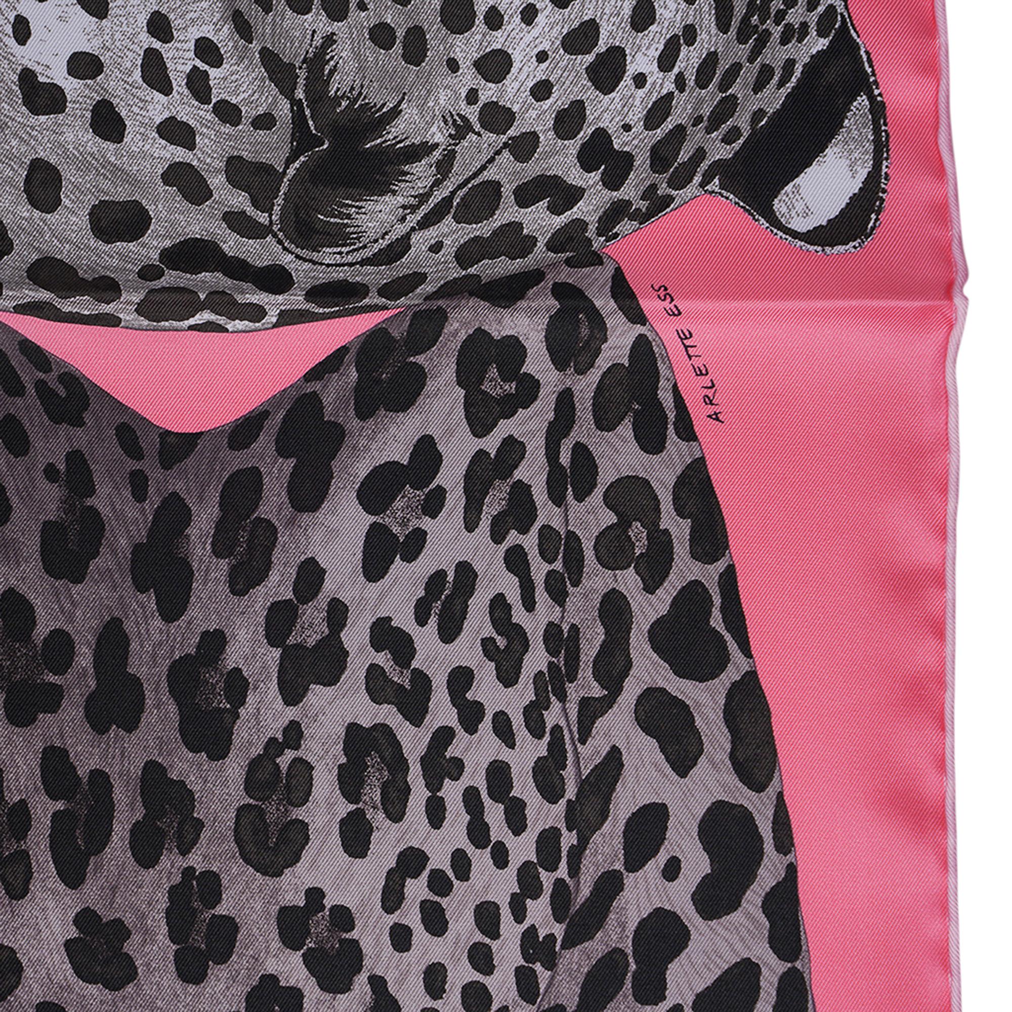 Pañuelo de seda Hermes Lazy Leopardesses 90 Rose Vif Anthracite Miel en venta 2