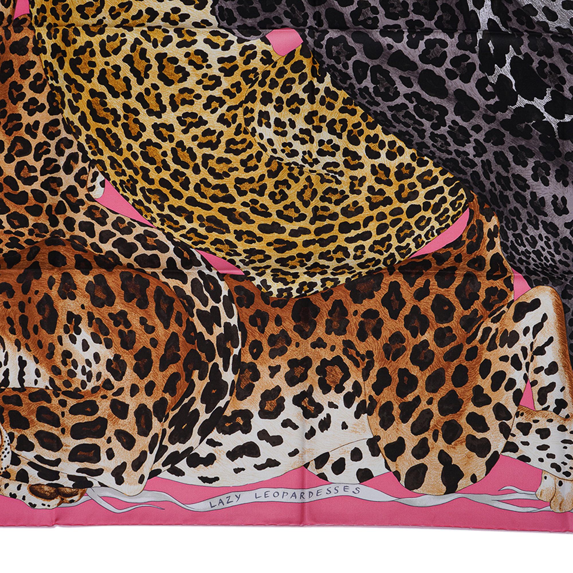 Pañuelo de seda Hermes Lazy Leopardesses 90 Rose Vif Anthracite Miel en venta 4