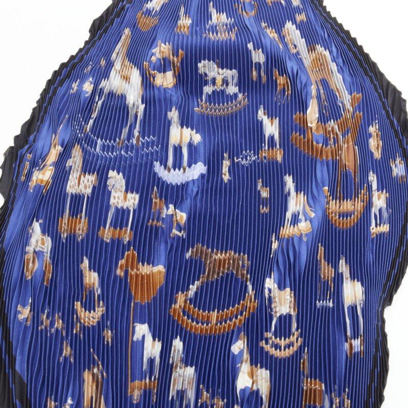 HERMES Le Carre Plisse Dimitri Rybaltchenko blue rocking horse pleated scarf
Reference: ANWU/A00587
Brand: Hermes
Model: Le Carre Plisse
Material: Feels like silk
Color: Blue, Multicolour
Pattern: Multi

CONDITION:
Condition: Excellent, this item