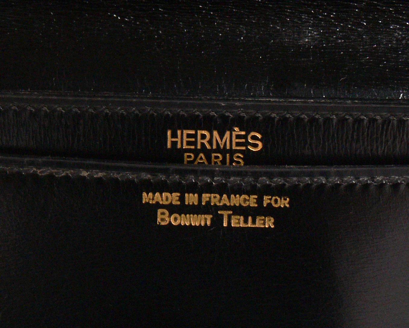 Original Hermès 'Sac à Dépêches' briefcase, made in France for Bonwit Teller, circa 1980s. Sliding locker fastener on flap with three interior pockets, includes original keys. Perfect size for a laptop or iPad. Professionally cleaned and