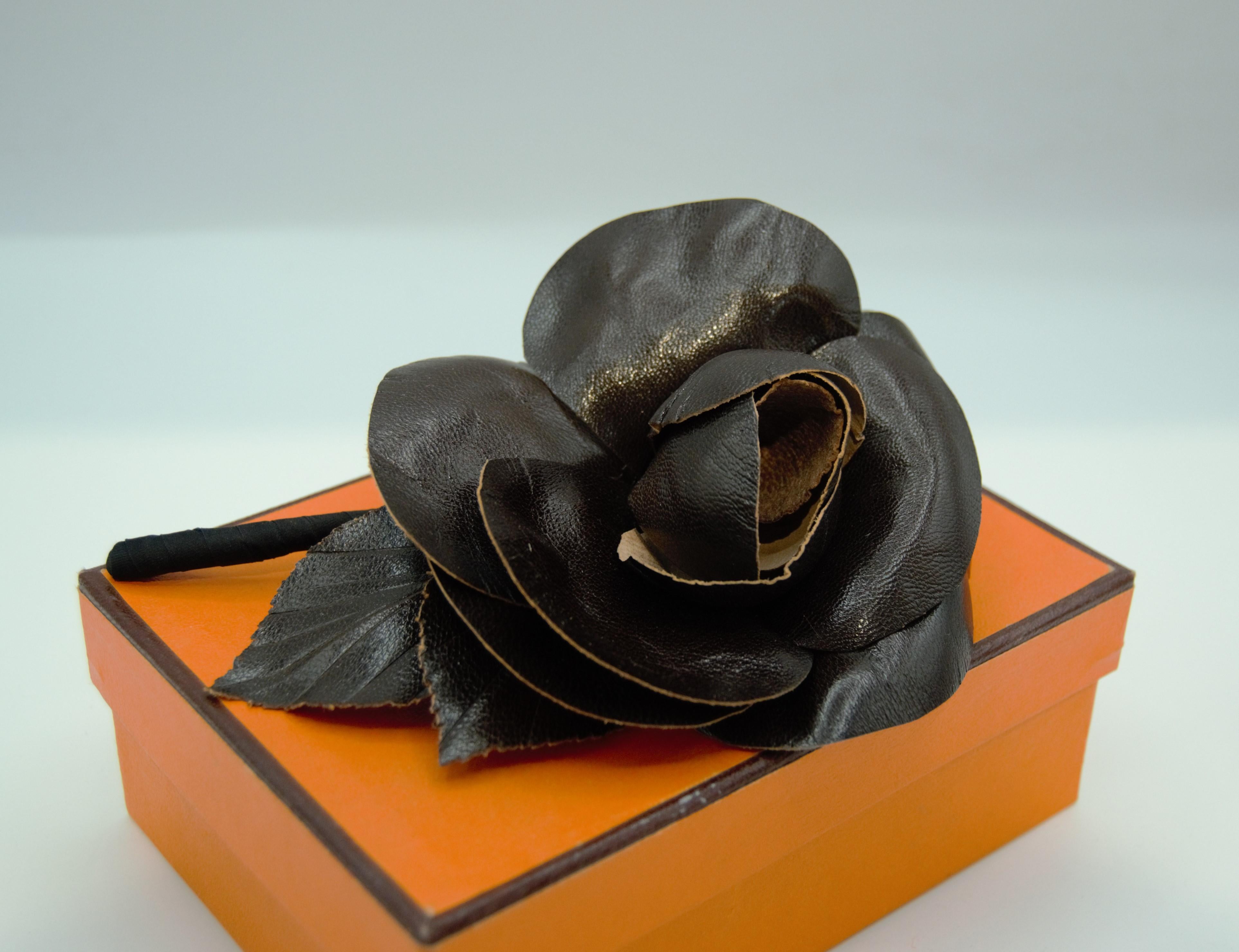 Hermès - leather Brooch 