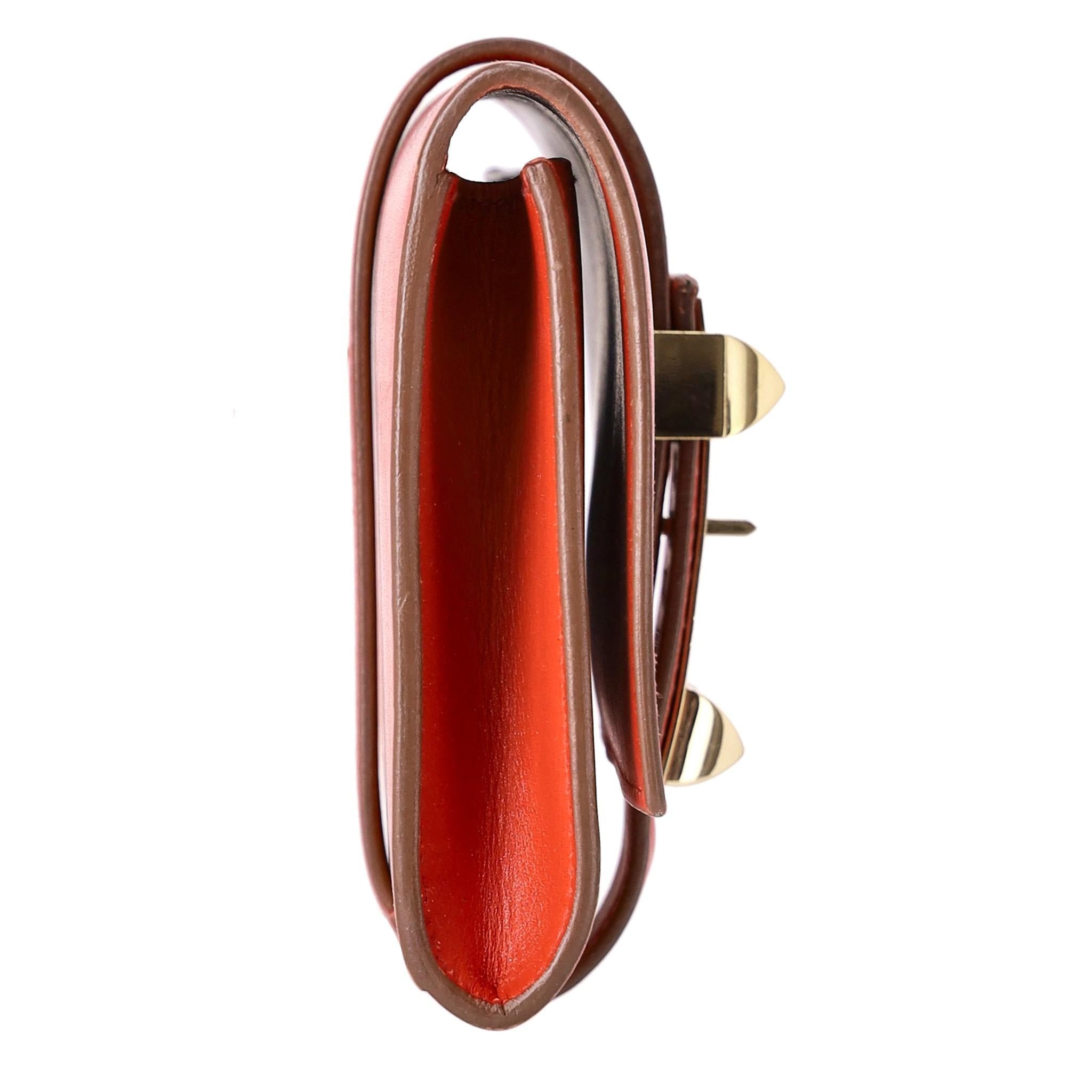 Hermes Leather Medor Clutch Bag

Sanguine orange leather with iconic gold Medor studs to the turn-lock closure.

Featuring tonal, leather interior with slip pocket.

Date stamp 2015. Rrp Approx. £4,000

Size - Height 12.5cm, Width 23cm, Depth