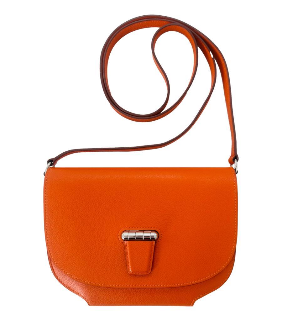Hermes Mini Convoyeur bag

Crossbody bag in orange leather with palladium hardware.

Multiple compartments and a zipper middle section.

Date code 2016.

Size - Height 13cm, Width 19cm, Depth 4cm

Condition - Excellent

Composition - Leather

Comes