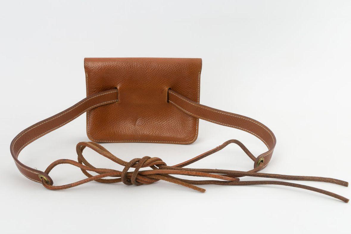 Hermès Leather Pouch-Belt In Excellent Condition For Sale In SAINT-OUEN-SUR-SEINE, FR