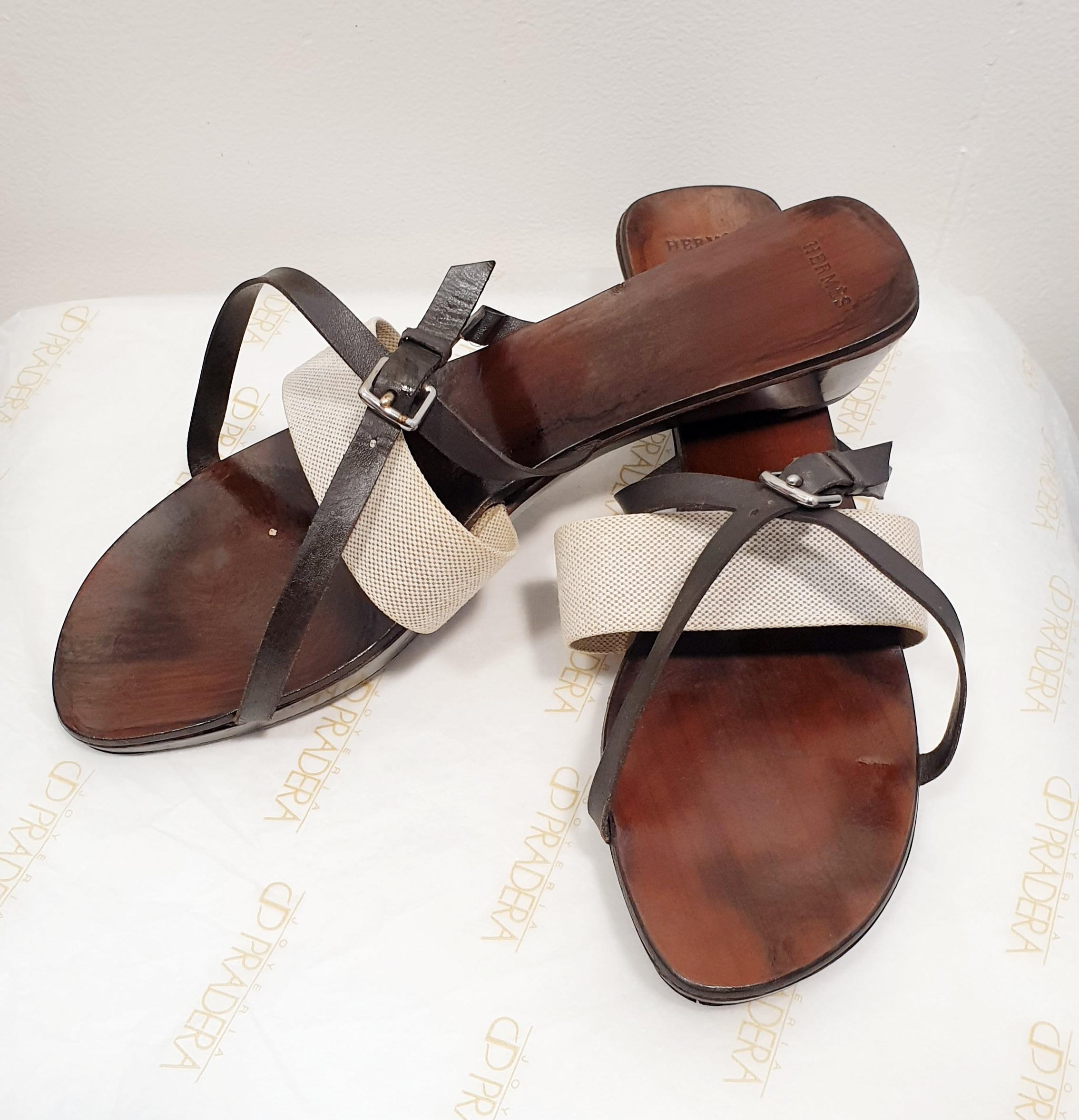 Hermes Ebony colored wooden slippers  strap in beige canvas and leather In Good Condition In  Bilbao, ES