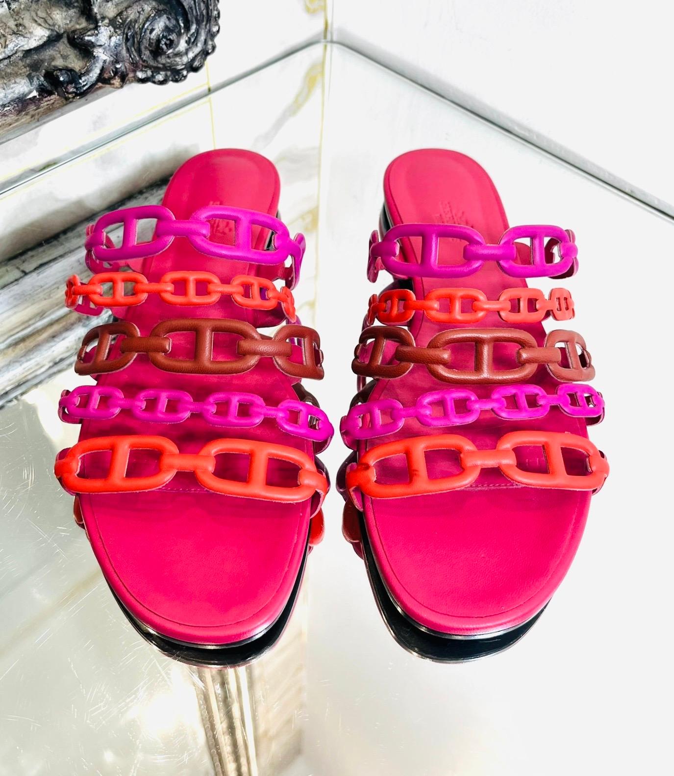 Hermes Leather Thalassa Sandals

Pink sandals designed with 'Chaine d'Ancre' motif and detailed with strappy silhouette in the shades of red and pink.

Featuring goatskin insoles and lining with flat leather soles. Rrp £610

Size – 40

Condition –