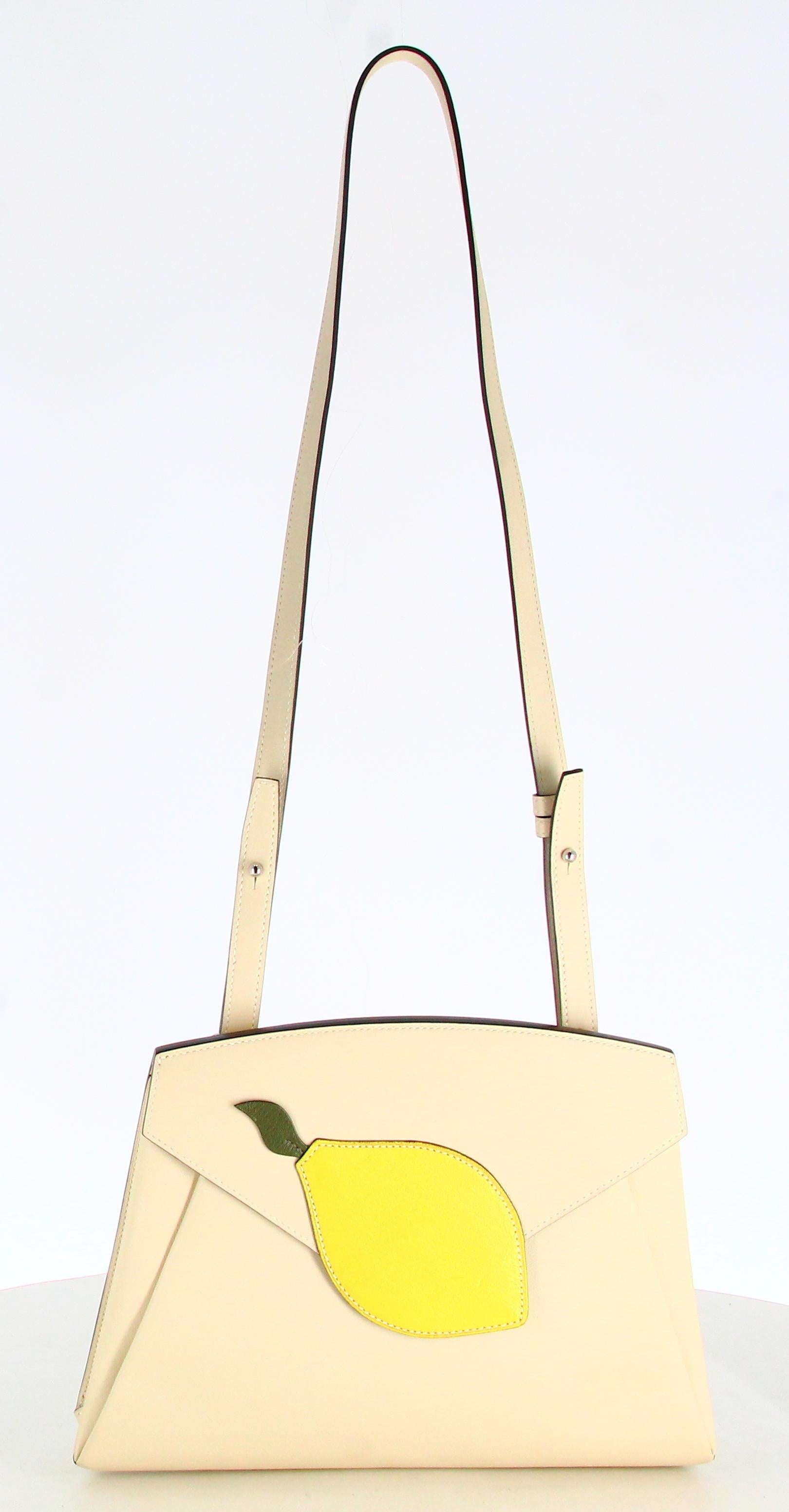 Hermès Lemon Handbag
- Very good condition. Shows very slight signs of wear over time.
- Hermès bag 
- Beige leather 
- Lemon on front
- beige shoulder strap 