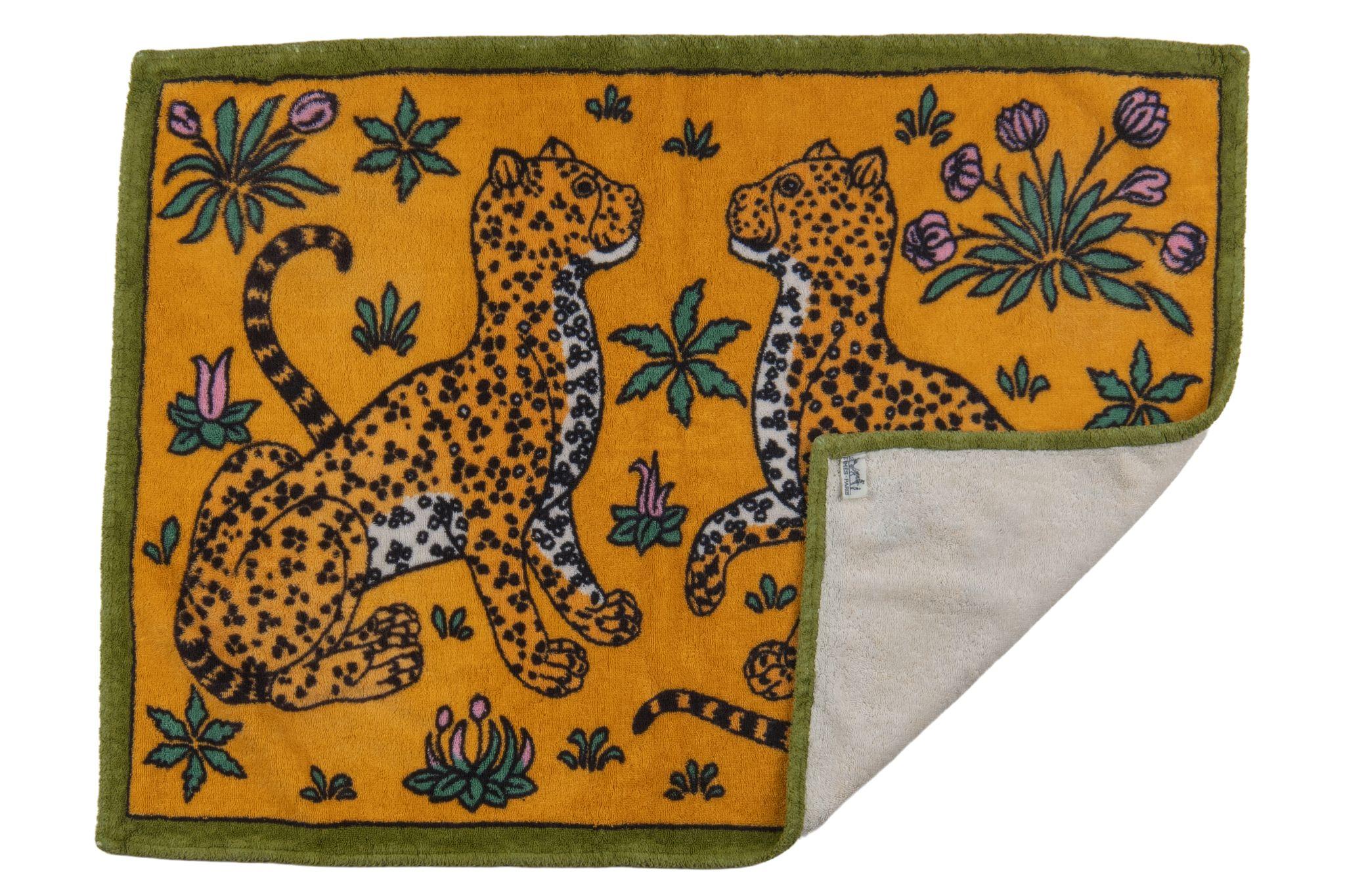 This Hermès Leopard Terry Cloth Beach Towel is in 100% cotton and features screen printed leopards and a solid orange back. Collectible design, excellent condition.