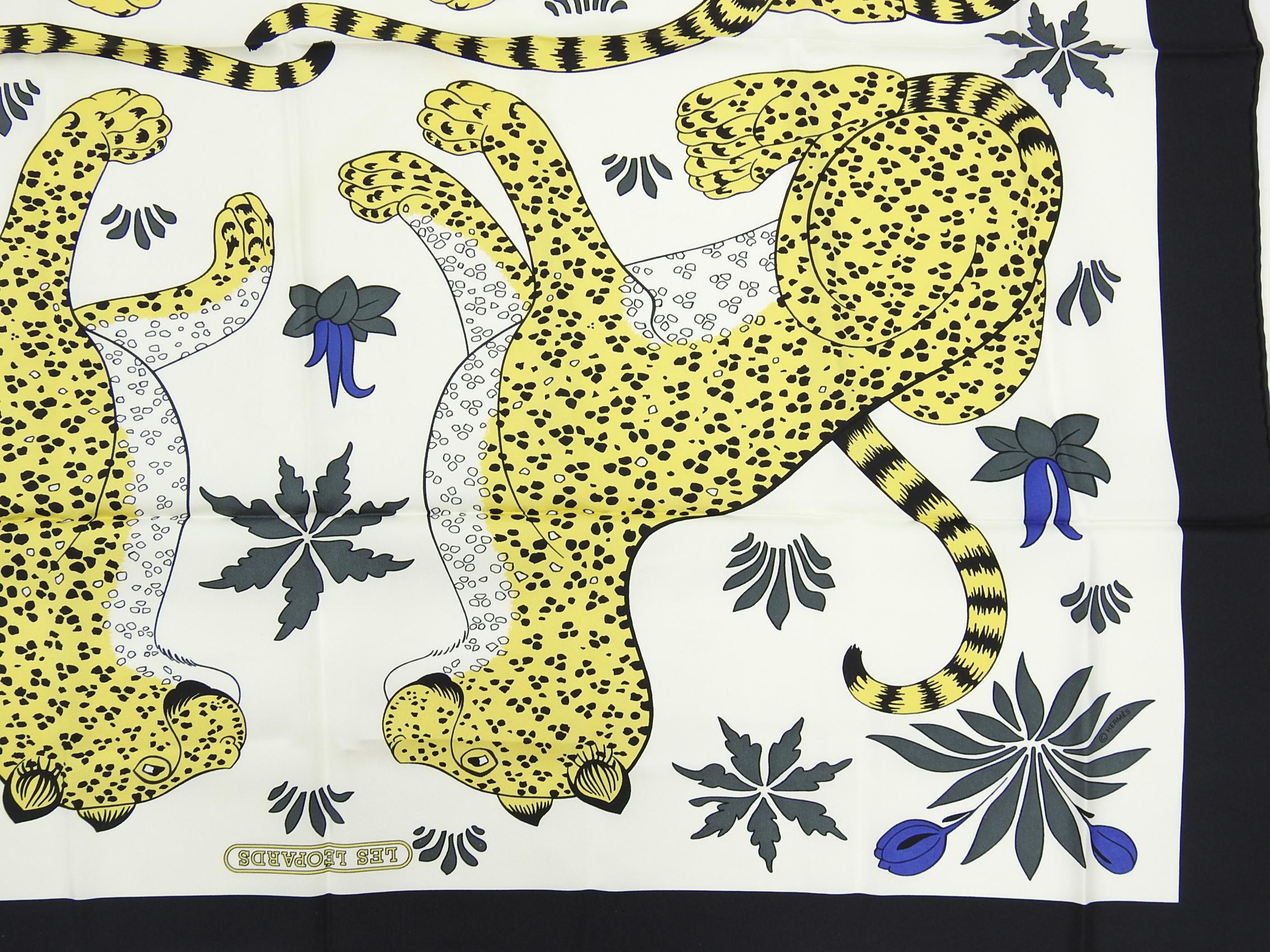Hermes Leopards Silk Twill 90cm Scarf in Box In Excellent Condition In Toronto, ON